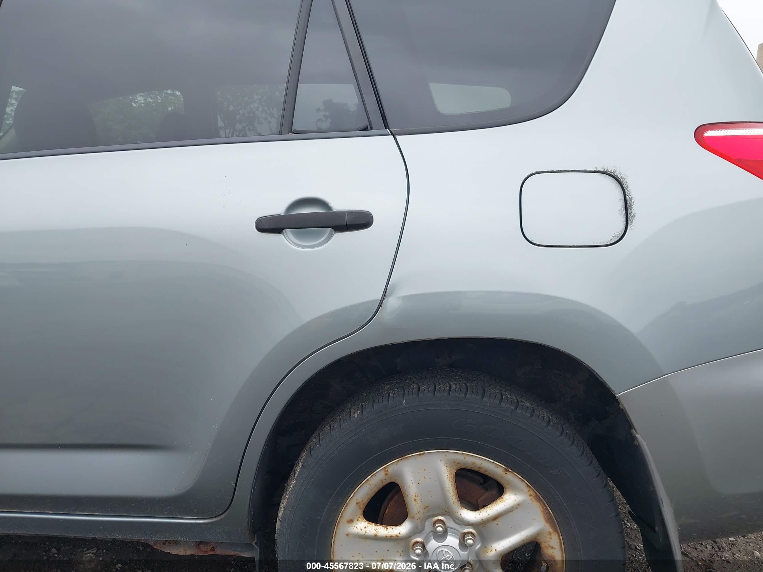 2007 Toyota Rav4   Silver vin: JTMBD33V175083070