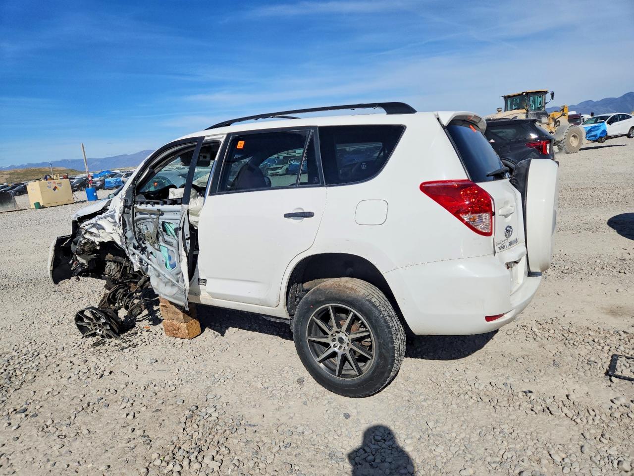 2007 Toyota Rav4 Base White vin: JTMBD33V175099141