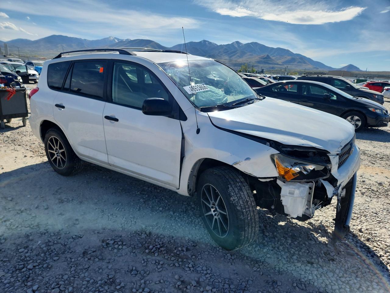 2007 Toyota Rav4 Base White vin: JTMBD33V175099141