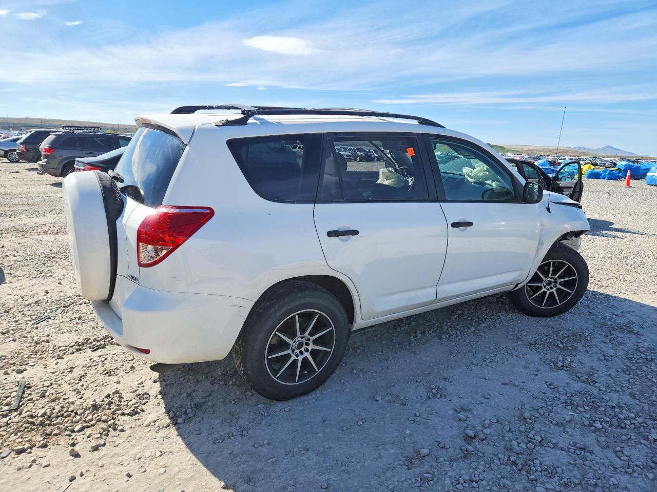 2007 Toyota Rav4 Base White vin: JTMBD33V175099141