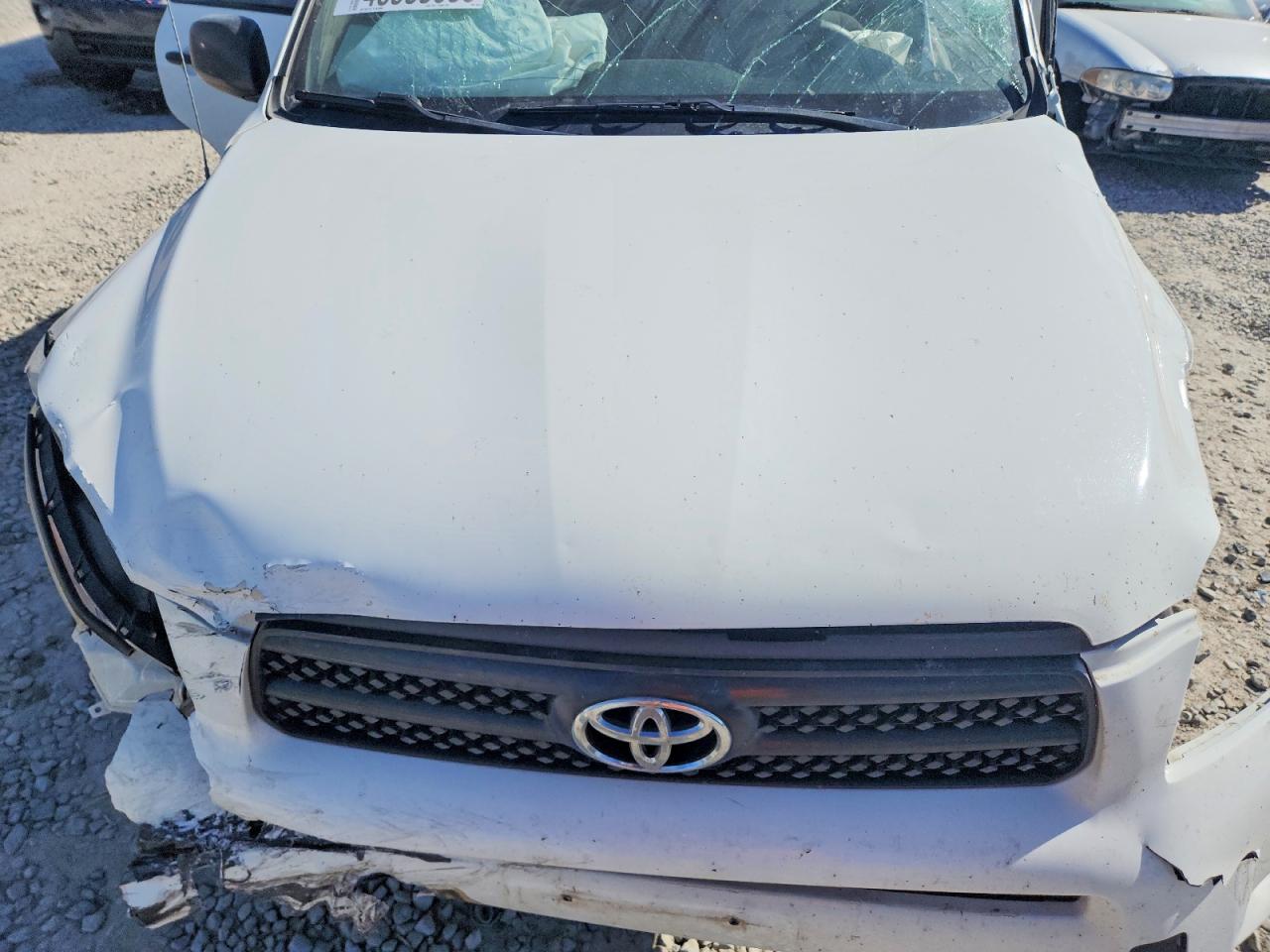 2007 Toyota Rav4 Base White vin: JTMBD33V175099141