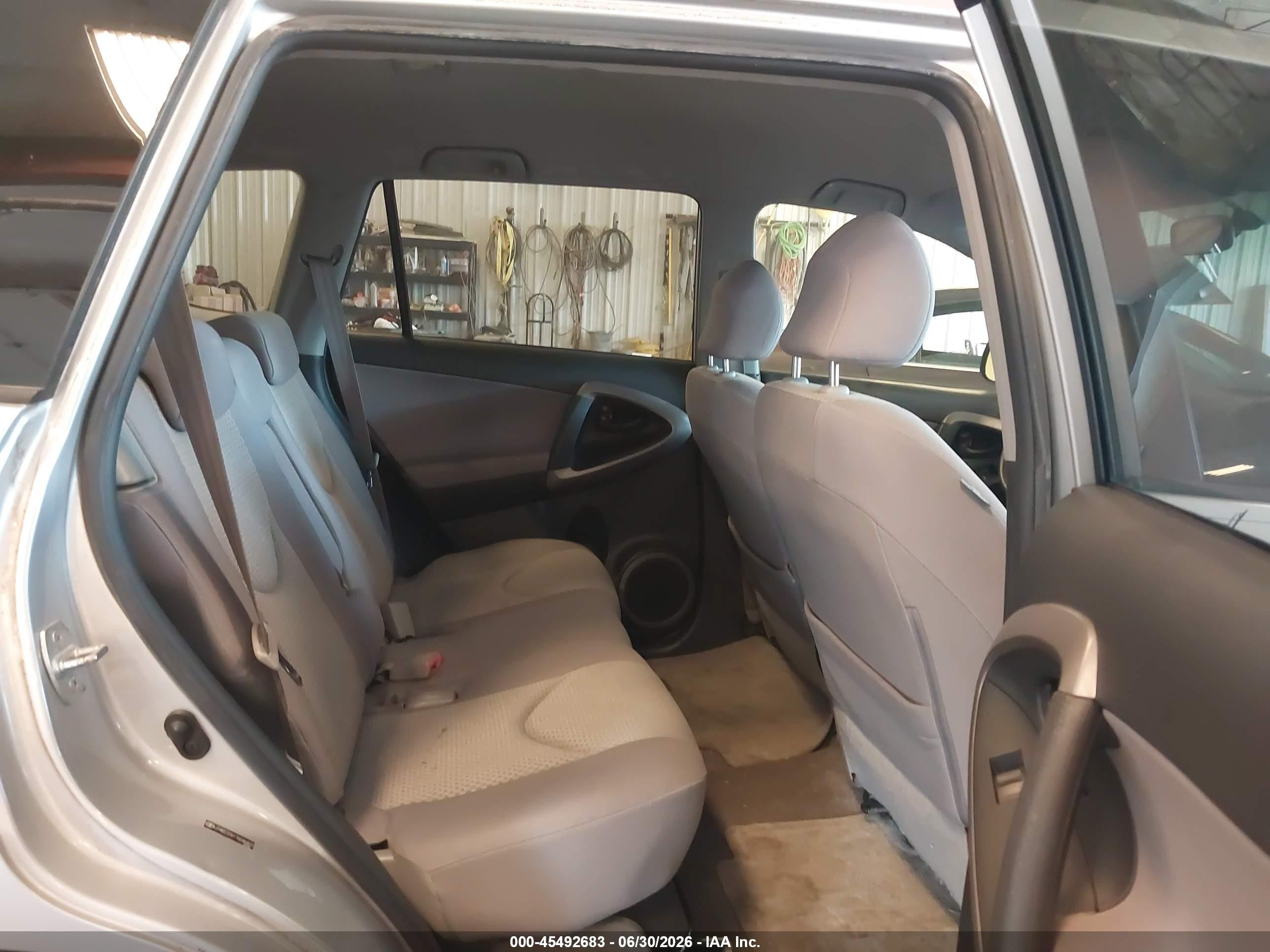2007 Toyota Rav4   Silver vin: JTMBD33V176046837