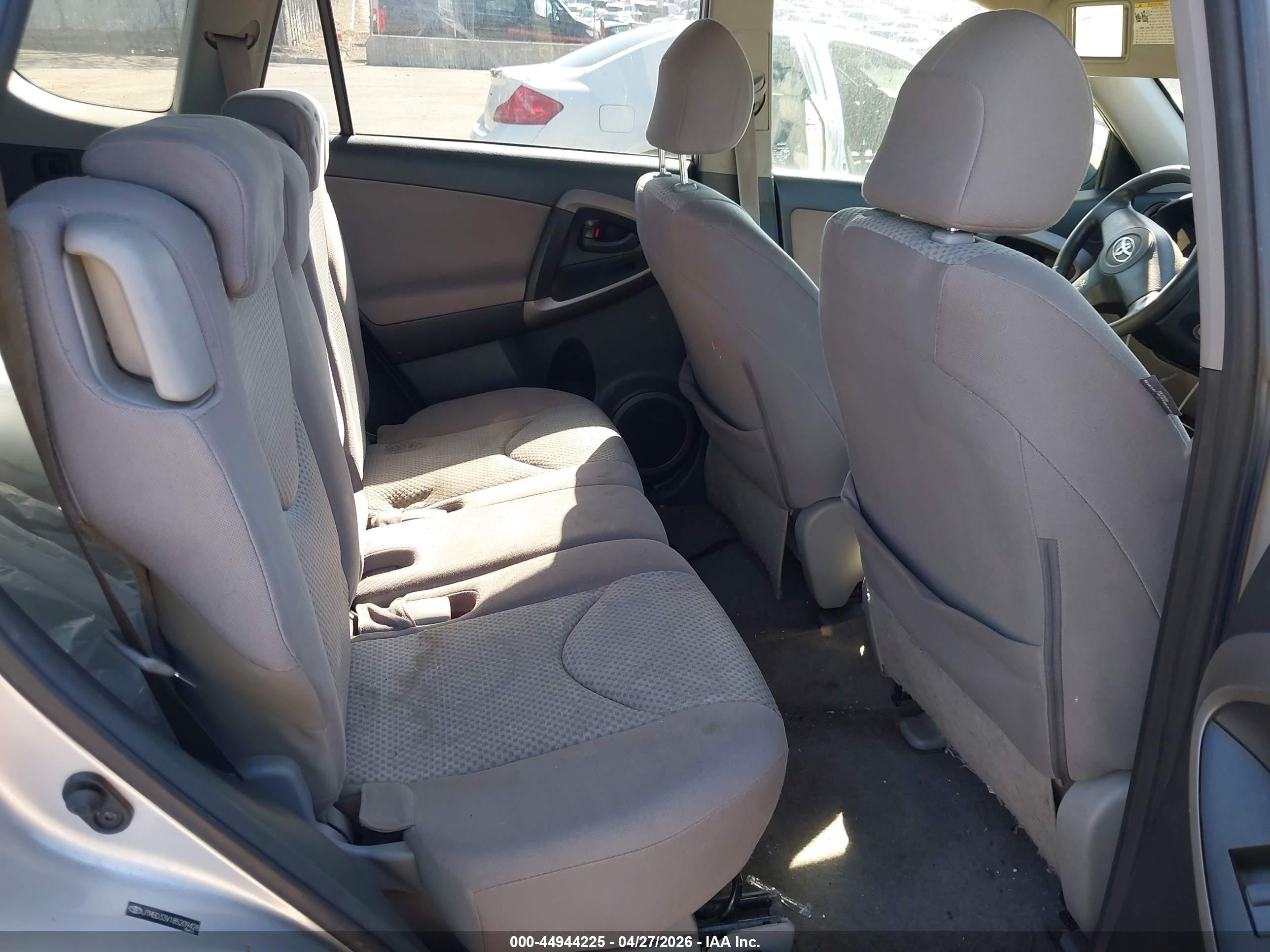 2008 Toyota Rav4 Silver vin: JTMBD33V185209428