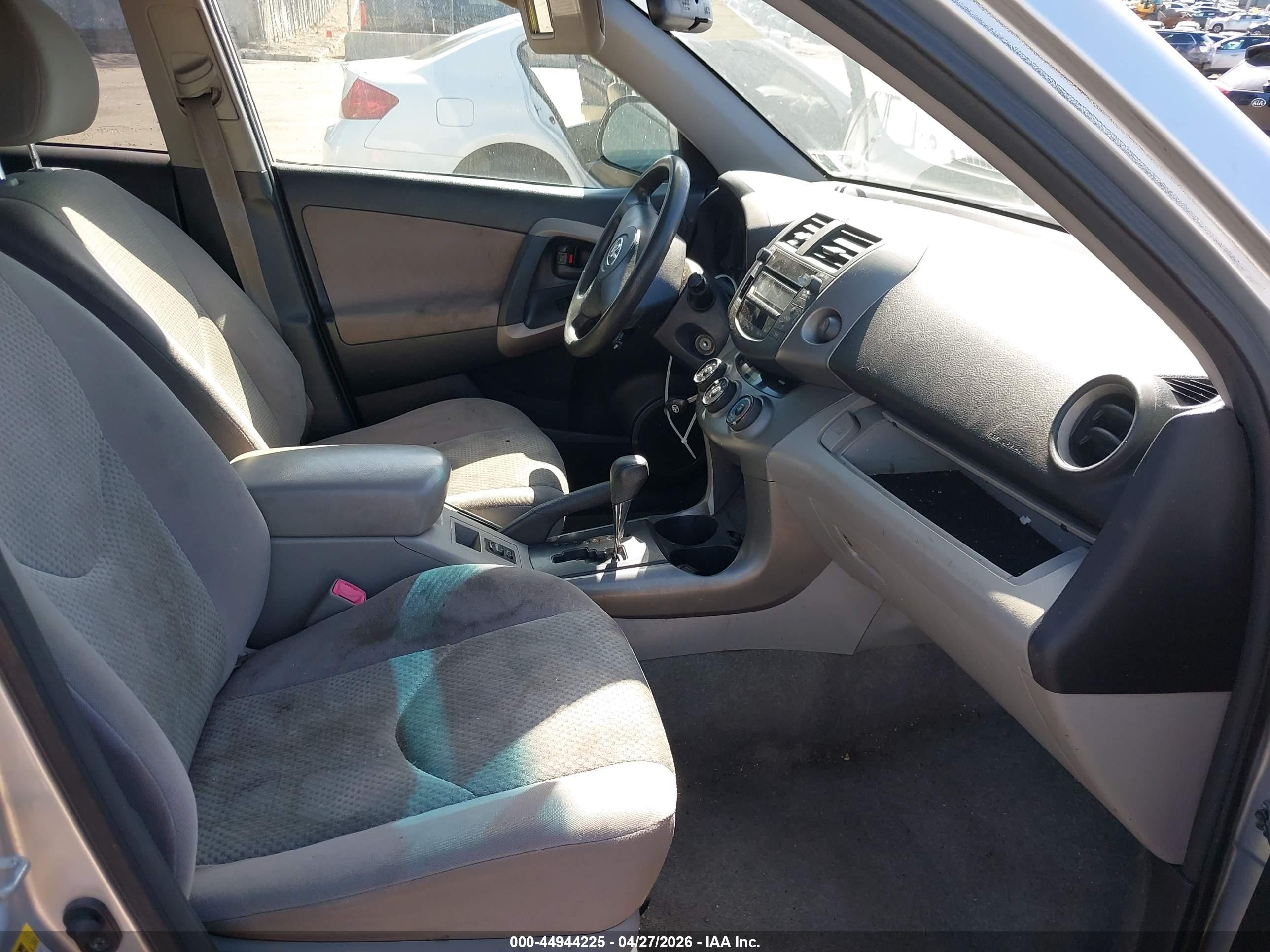 2008 Toyota Rav4 Silver vin: JTMBD33V185209428