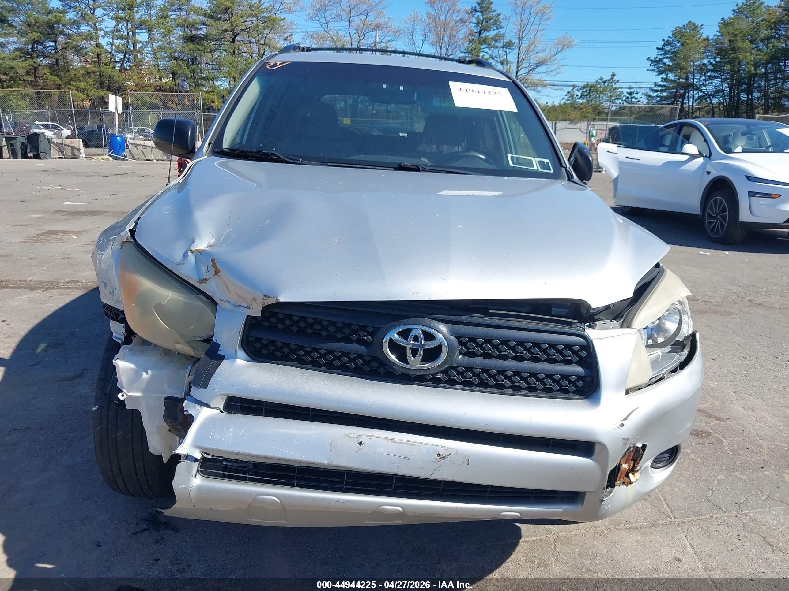2008 Toyota Rav4 Silver vin: JTMBD33V185209428