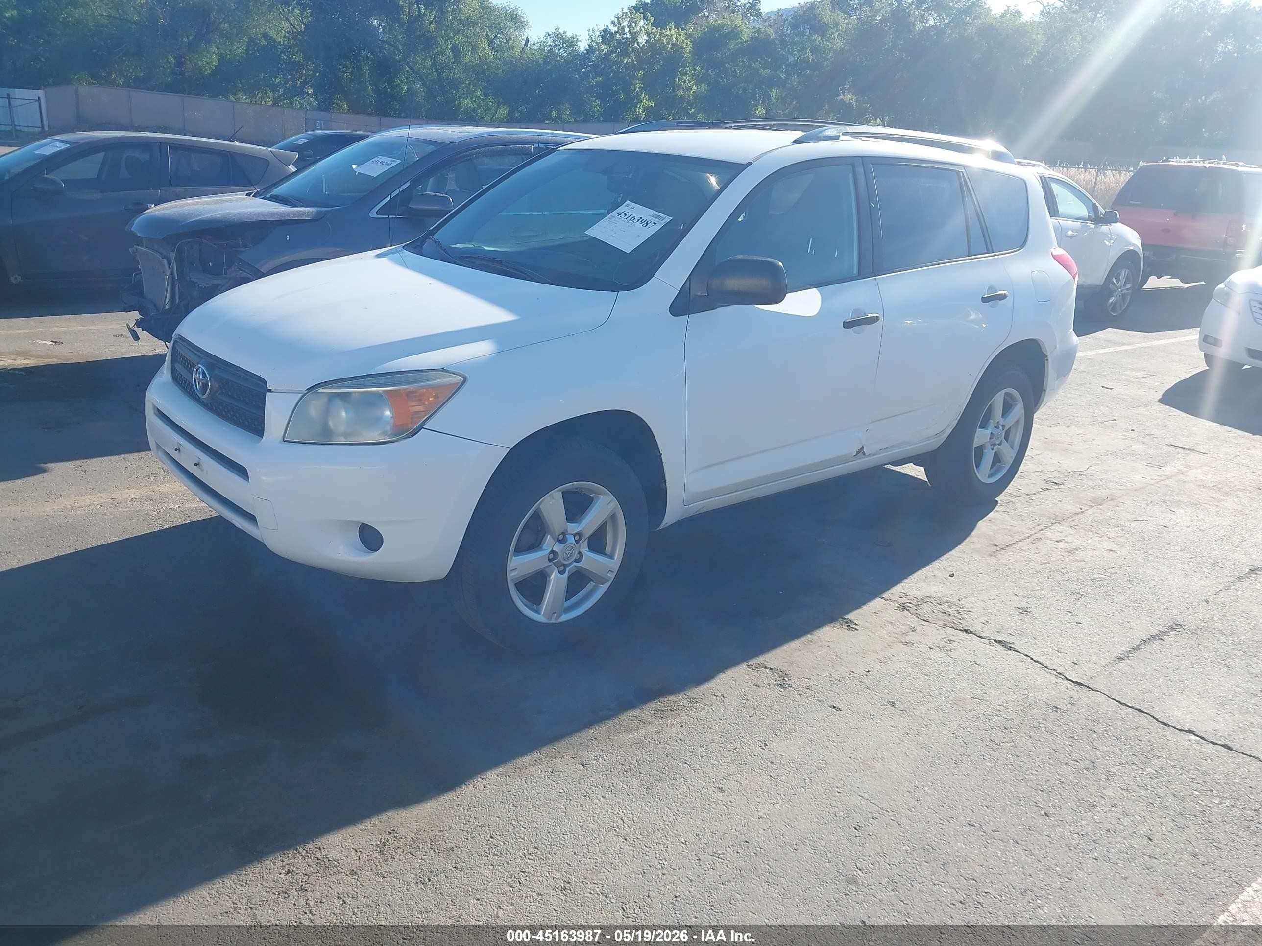 2008 Toyota Rav4   White vin: JTMBD33V185209896