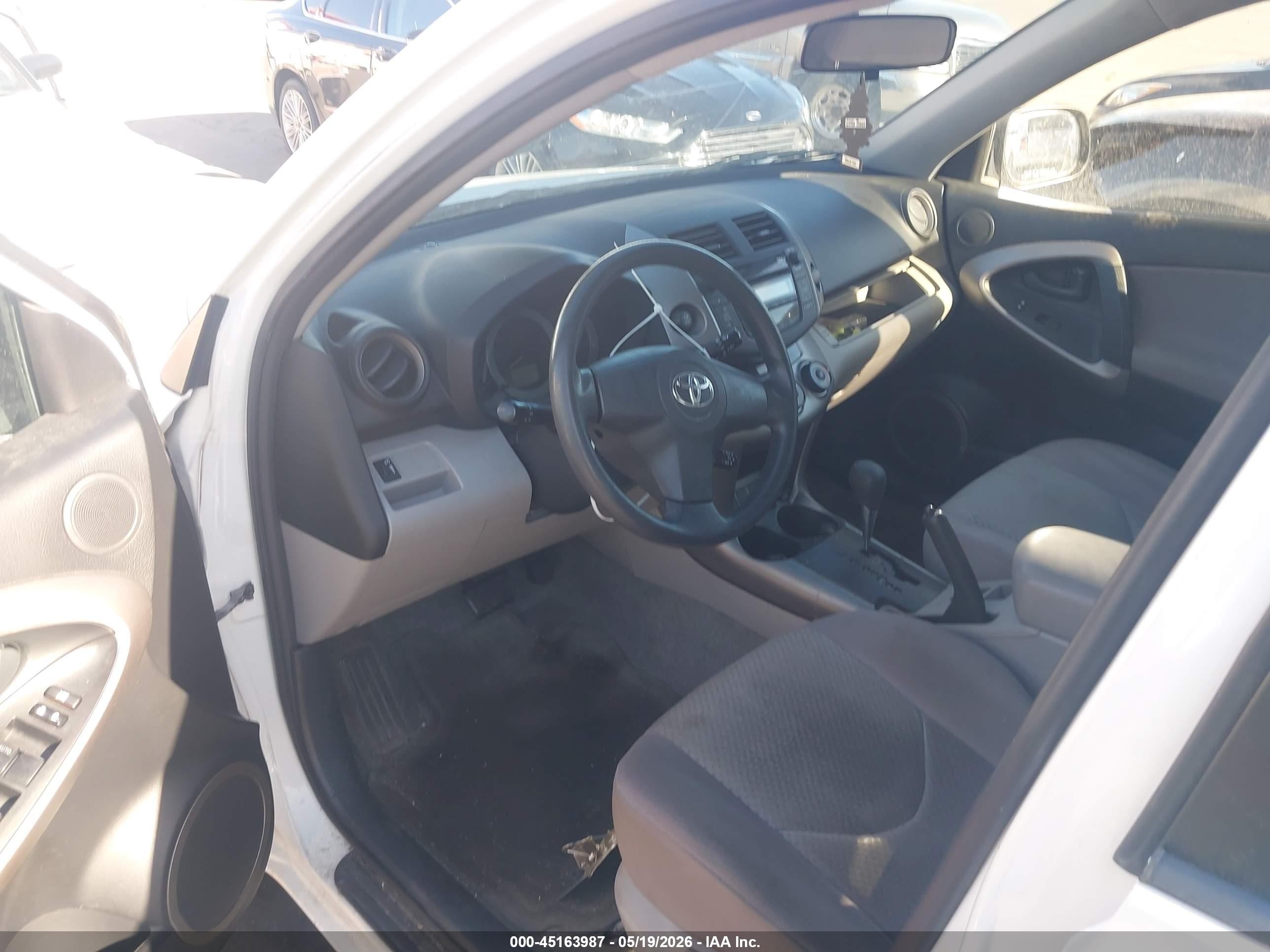 2008 Toyota Rav4   White vin: JTMBD33V185209896