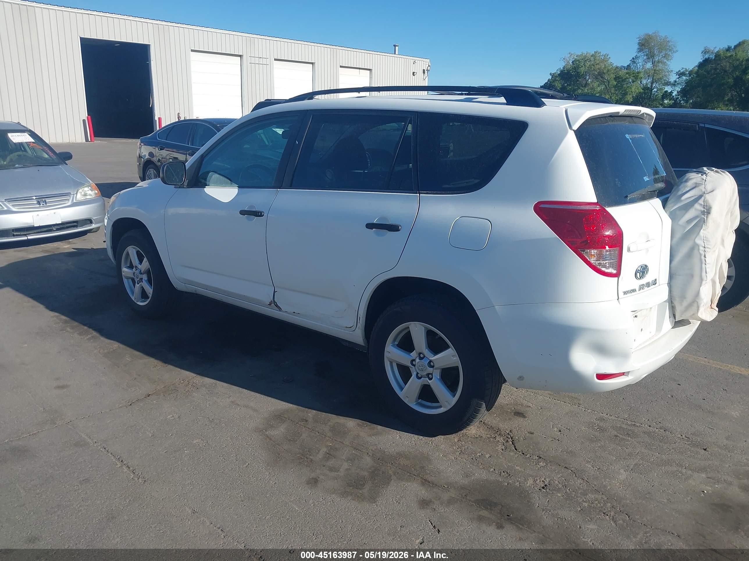 2008 Toyota Rav4   White vin: JTMBD33V185209896