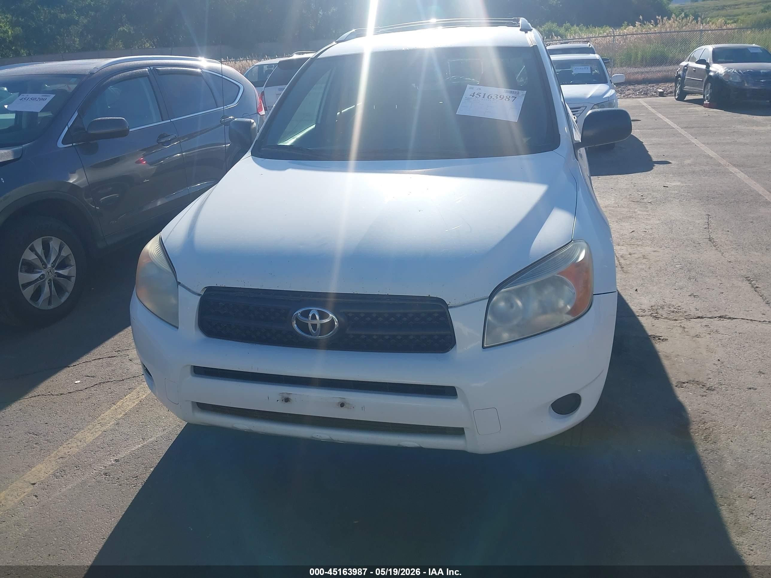 2008 Toyota Rav4   White vin: JTMBD33V185209896