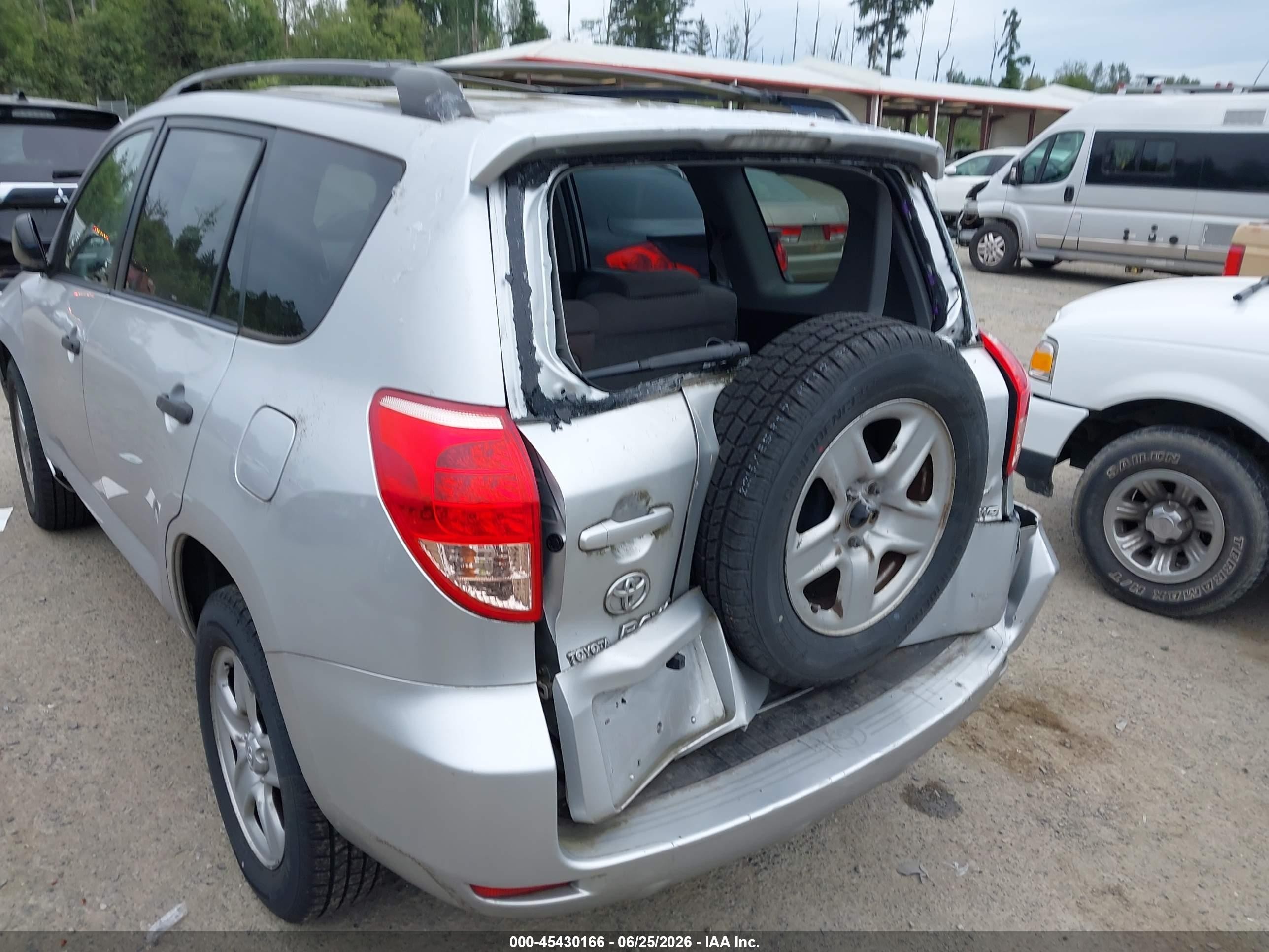 2008 Toyota Rav4   Silver vin: JTMBD33V186071447