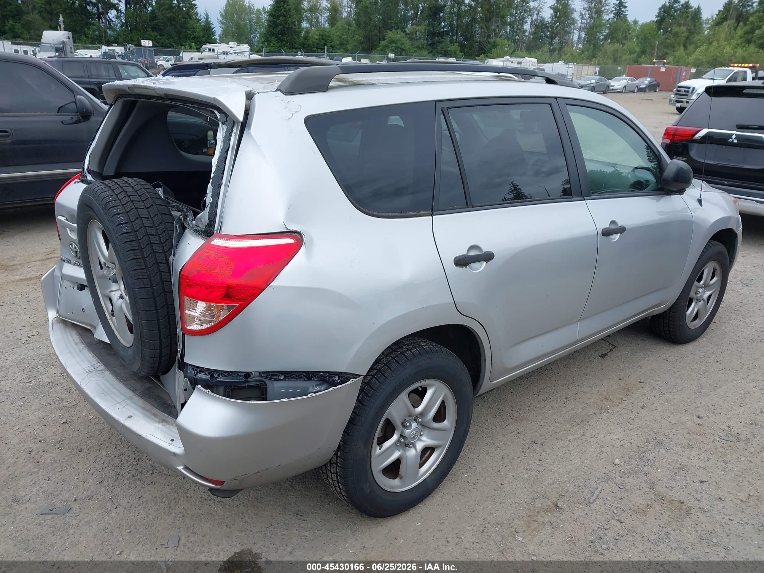 2008 Toyota Rav4   Silver vin: JTMBD33V186071447