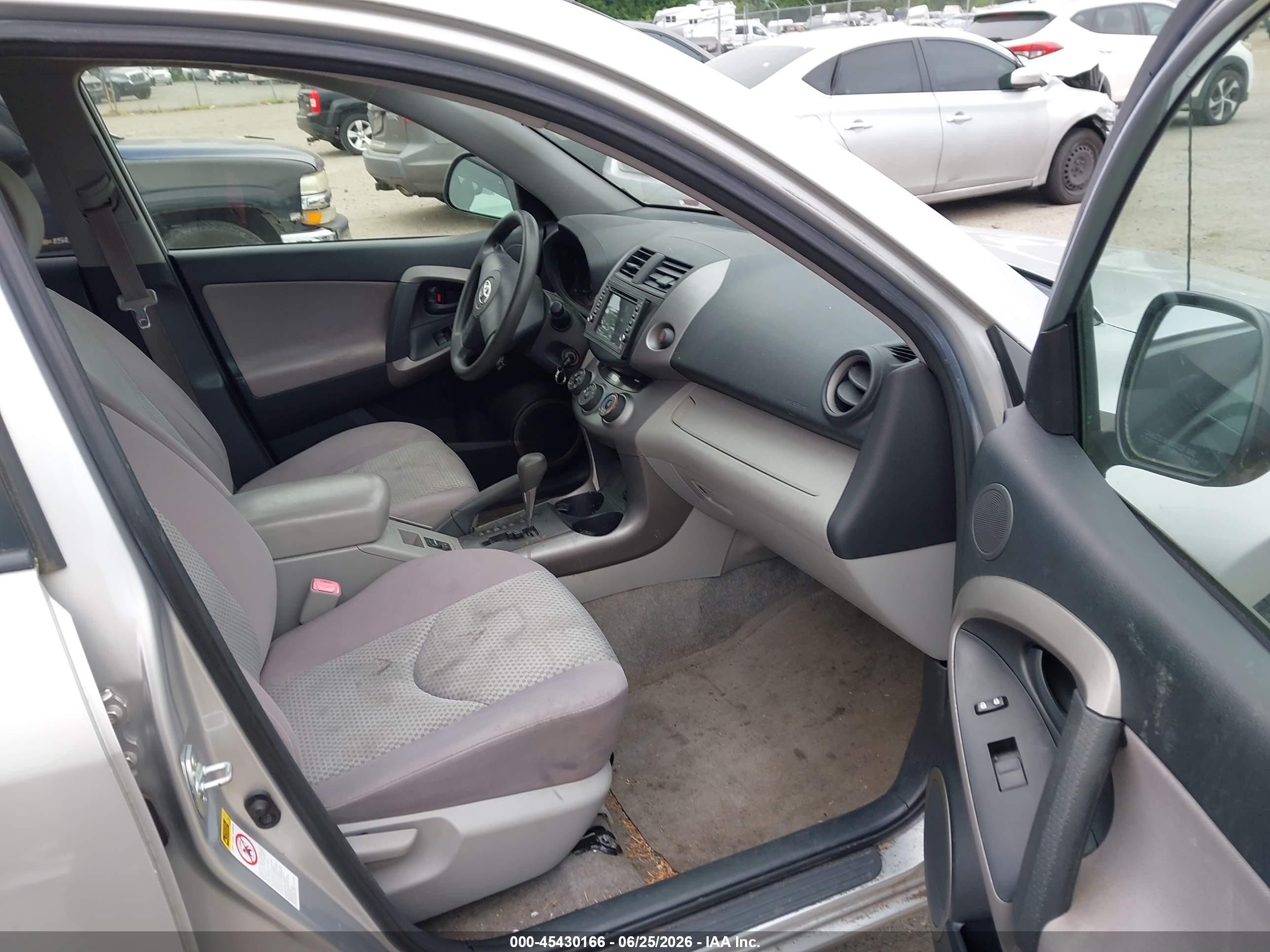 2008 Toyota Rav4   Silver vin: JTMBD33V186071447