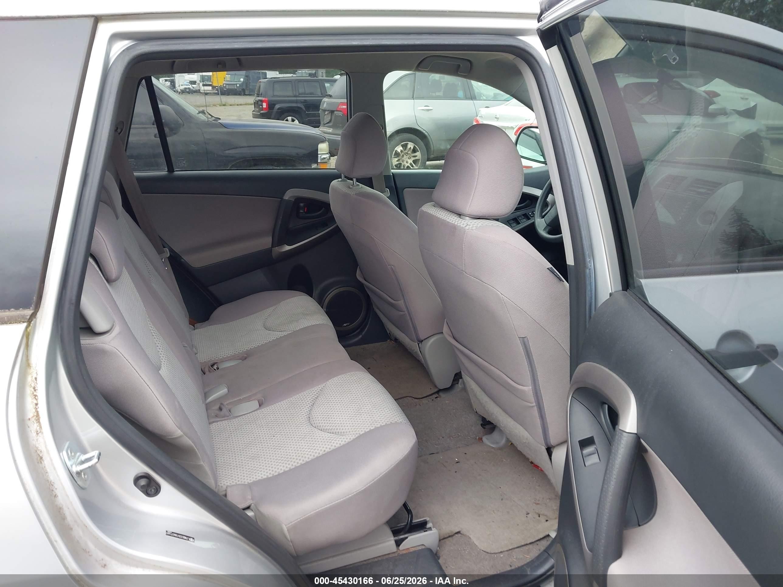 2008 Toyota Rav4   Silver vin: JTMBD33V186071447