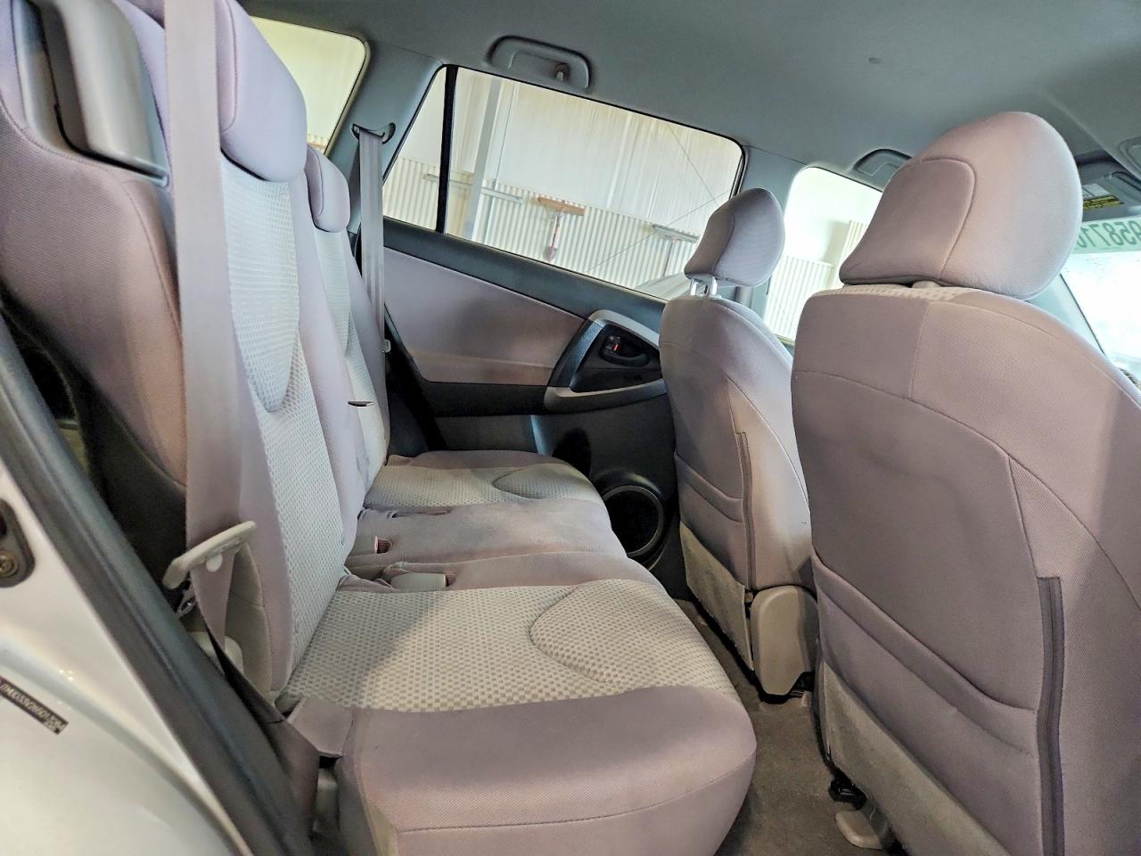 2006 Toyota Rav4 Base Gray vin: JTMBD33V265013284