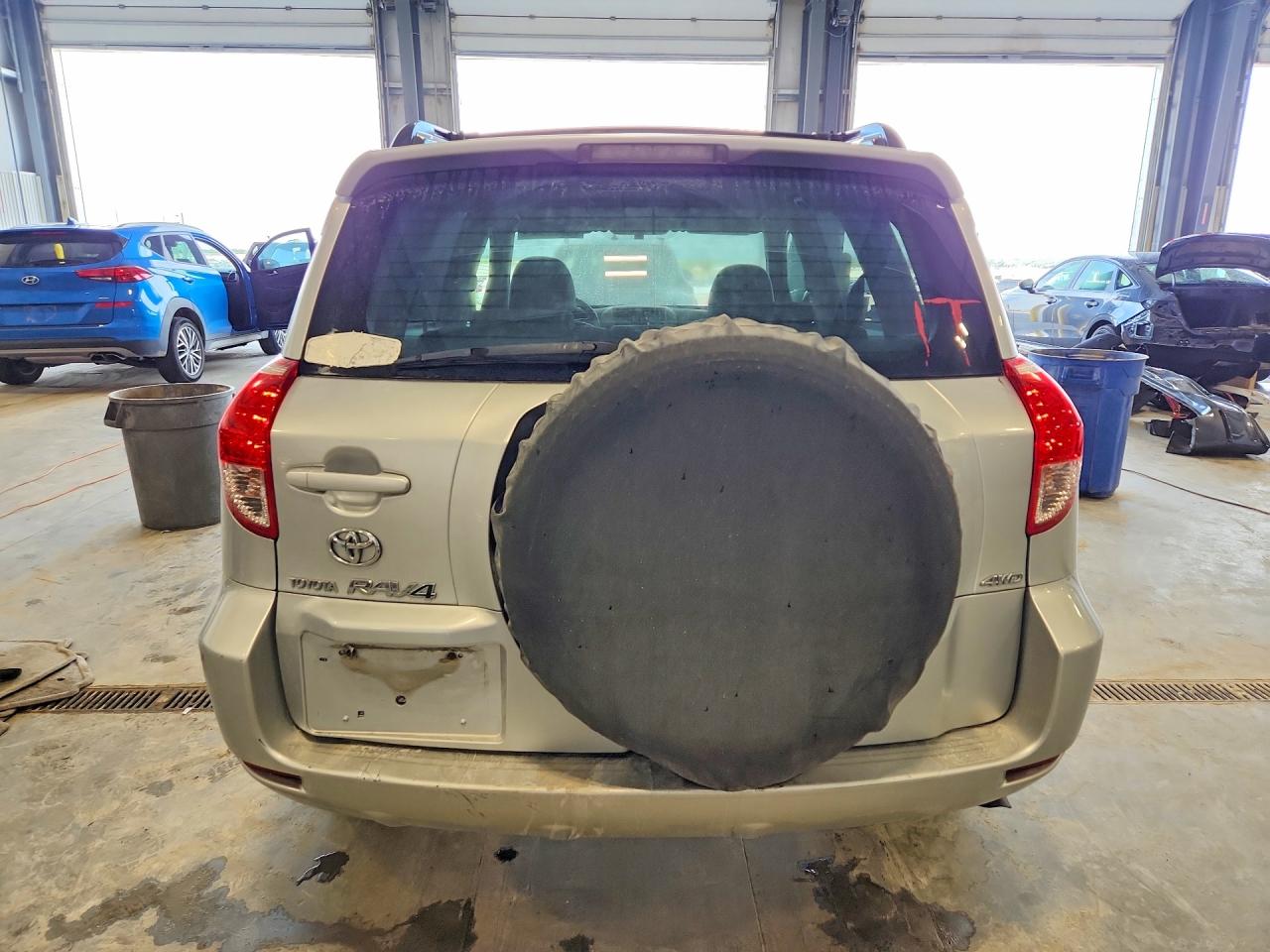 2006 Toyota Rav4 Base Gray vin: JTMBD33V265013284