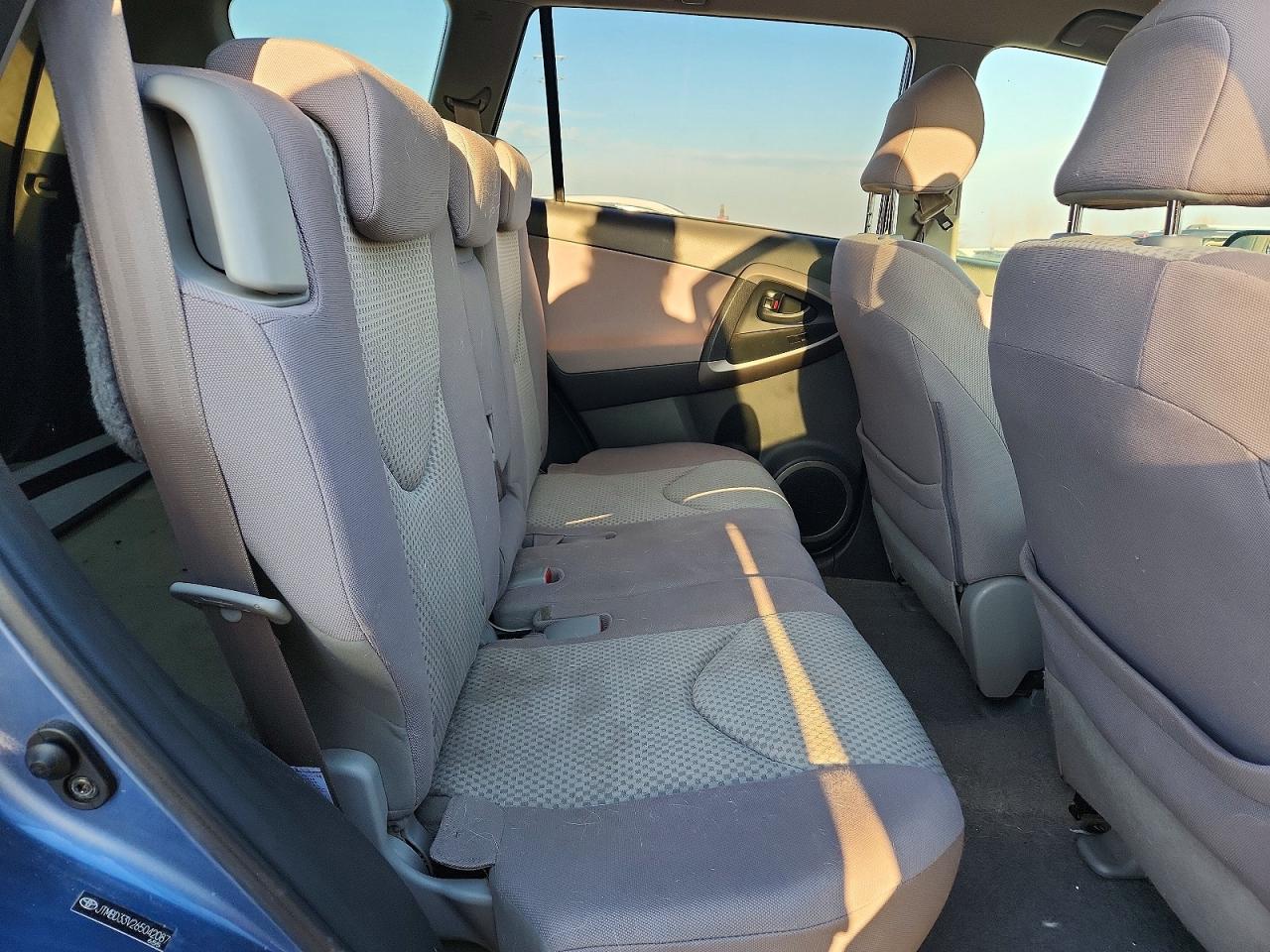 2006 Toyota Rav4 Base Blue vin: JTMBD33V265042087