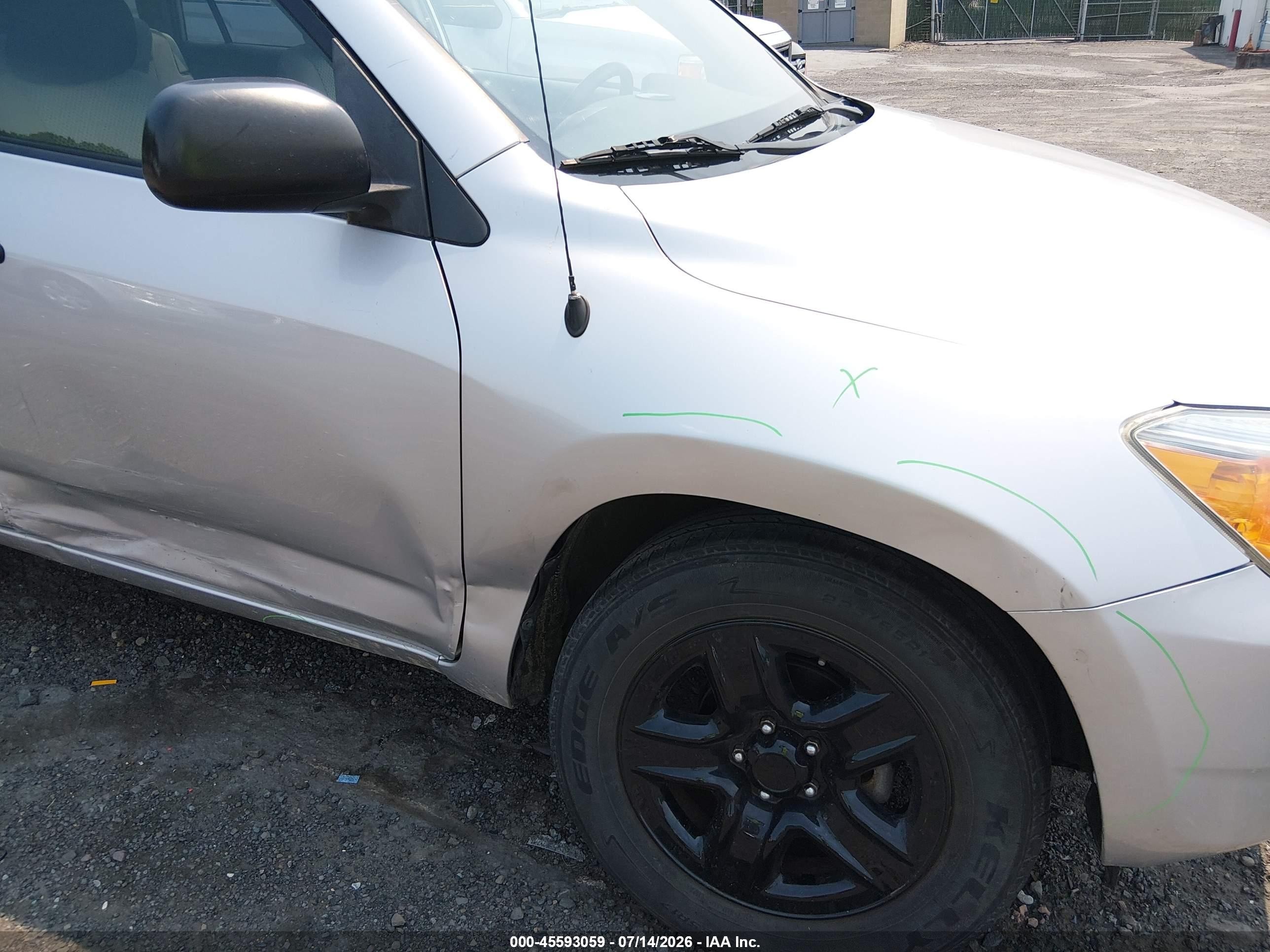 2006 Toyota Rav4   Silver vin: JTMBD33V266018379