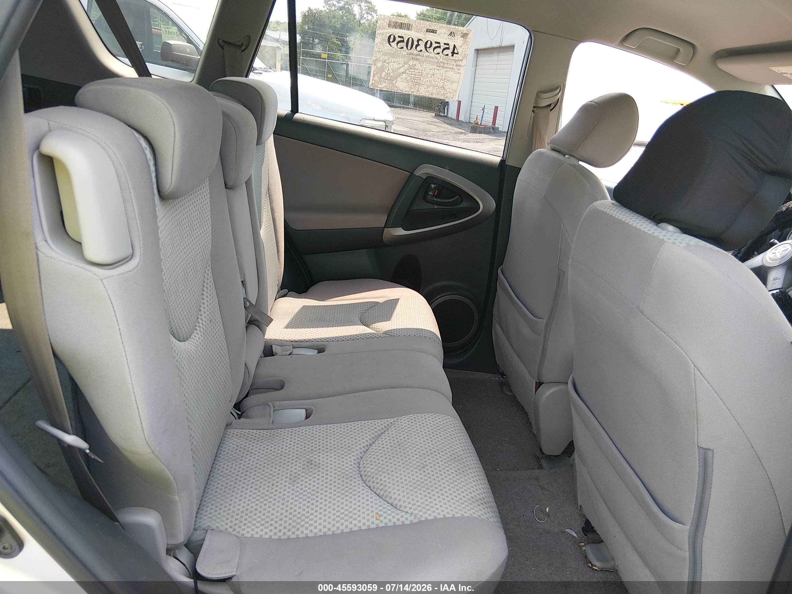 2006 Toyota Rav4   Silver vin: JTMBD33V266018379