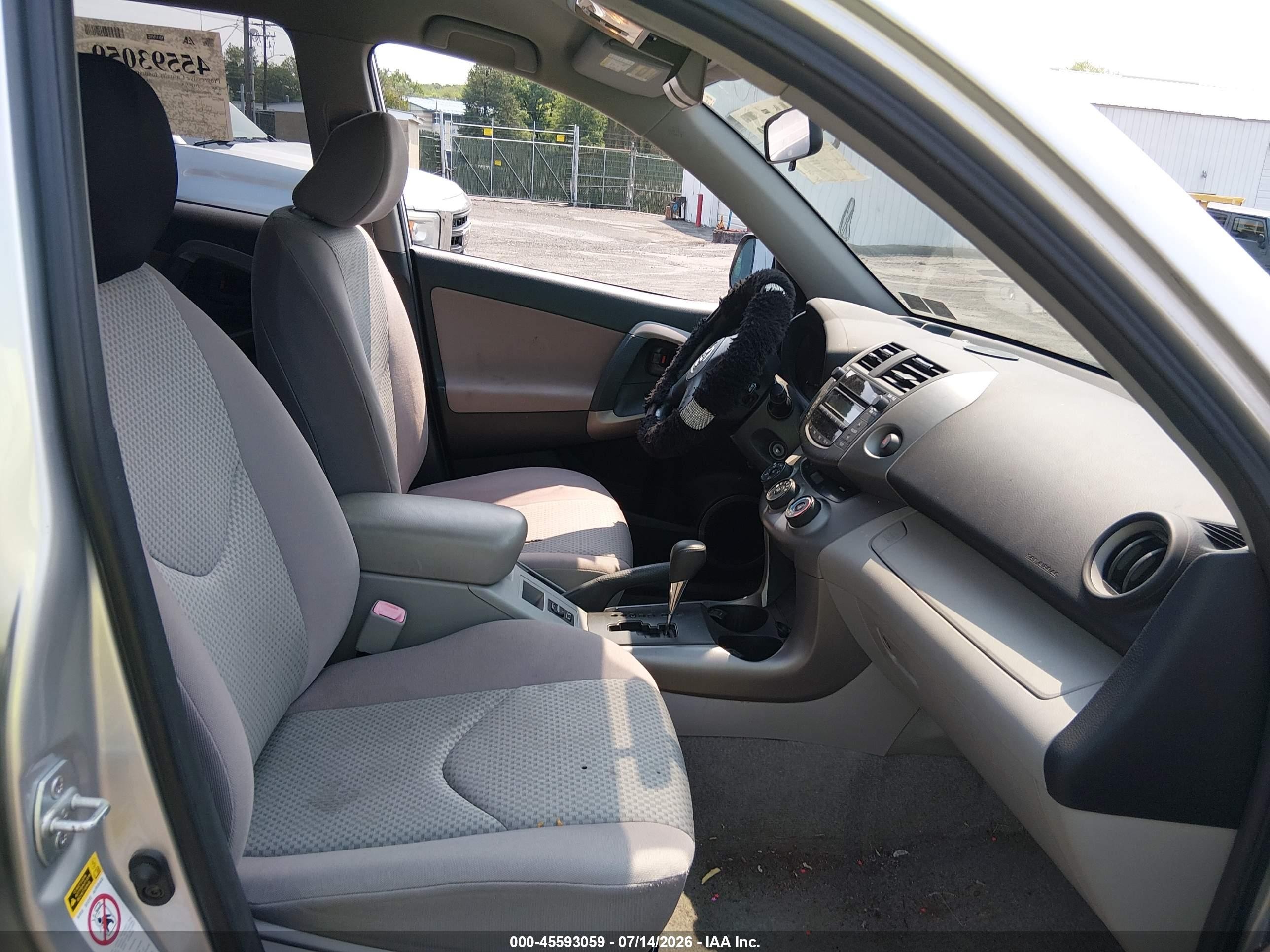 2006 Toyota Rav4   Silver vin: JTMBD33V266018379