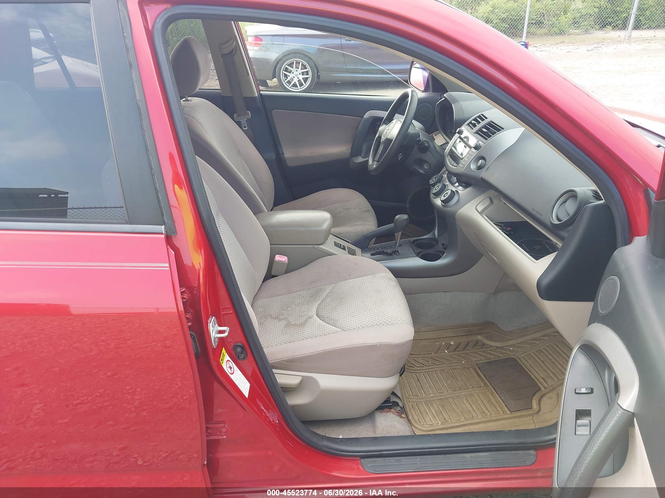 2007 Toyota Rav4   Red vin: JTMBD33V275058842