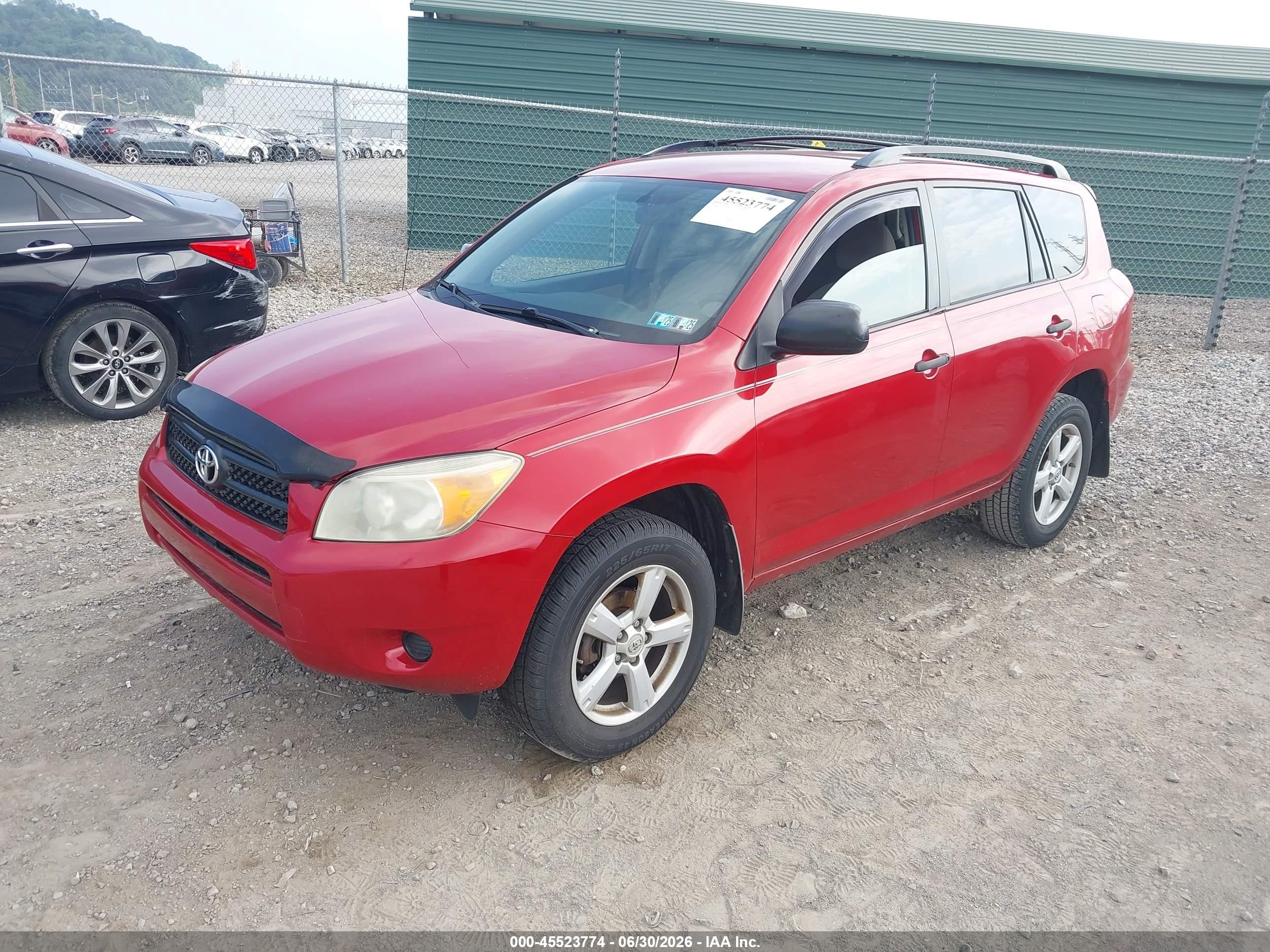 2007 Toyota Rav4   Red vin: JTMBD33V275058842