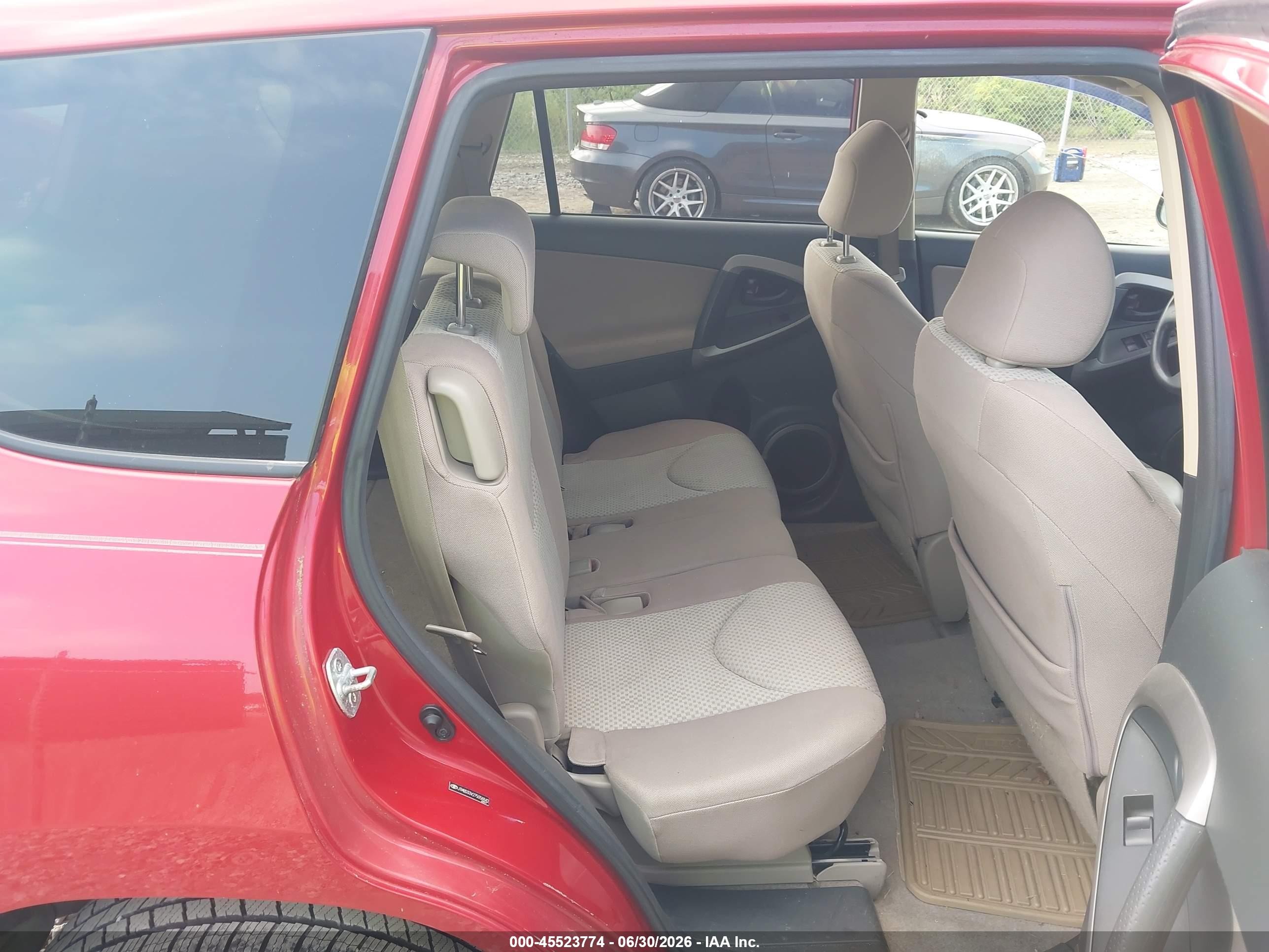 2007 Toyota Rav4   Red vin: JTMBD33V275058842