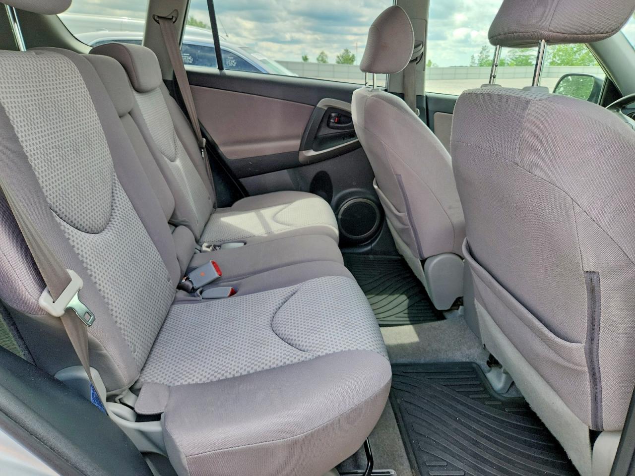 2007 Toyota Rav4 Base Silver vin: JTMBD33V276051254