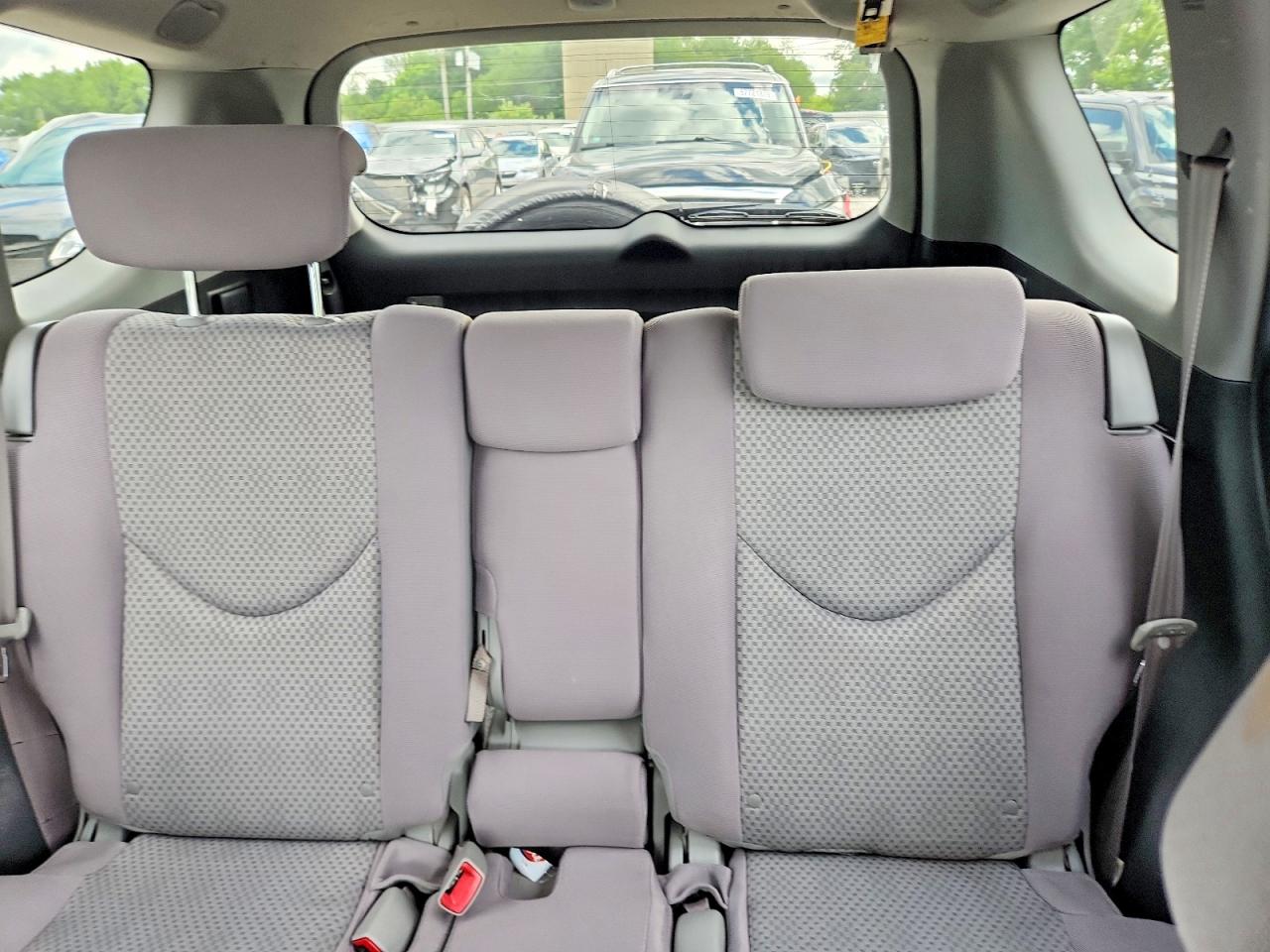 2007 Toyota Rav4 Base Silver vin: JTMBD33V276051254
