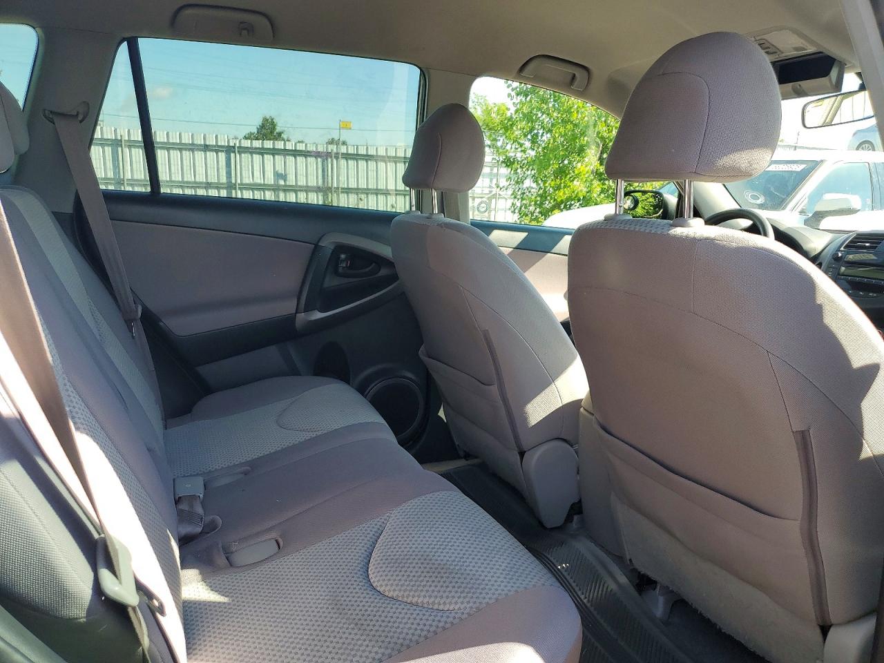 2006 Toyota Rav4 Base Silver vin: JTMBD33V366006631