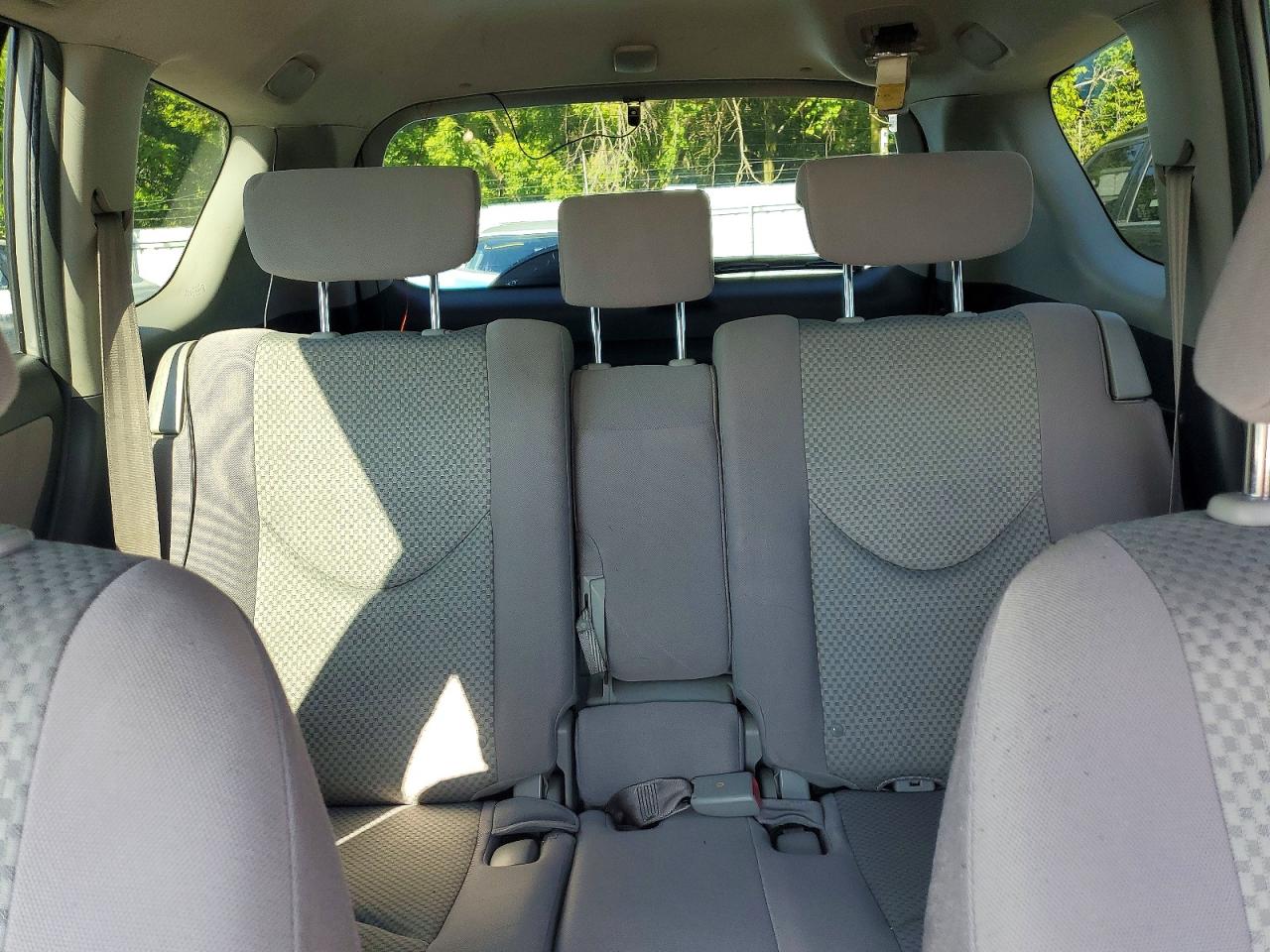 2006 Toyota Rav4 Base Silver vin: JTMBD33V366006631