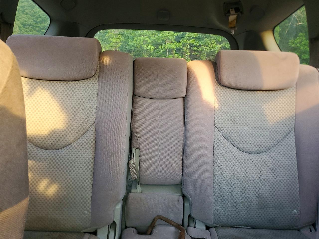 2006 Toyota Rav4 Base Silver vin: JTMBD33V366014115