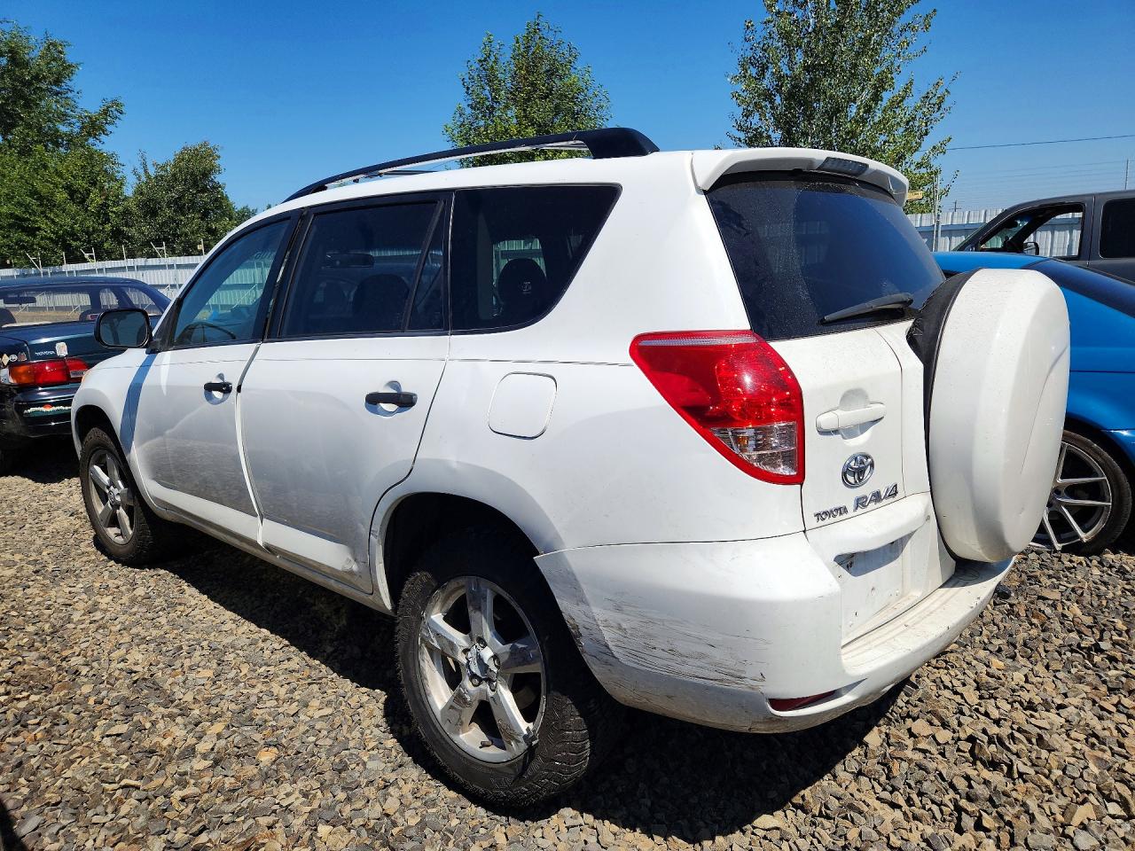 2006 Toyota Rav4 Base White vin: JTMBD33V366020934