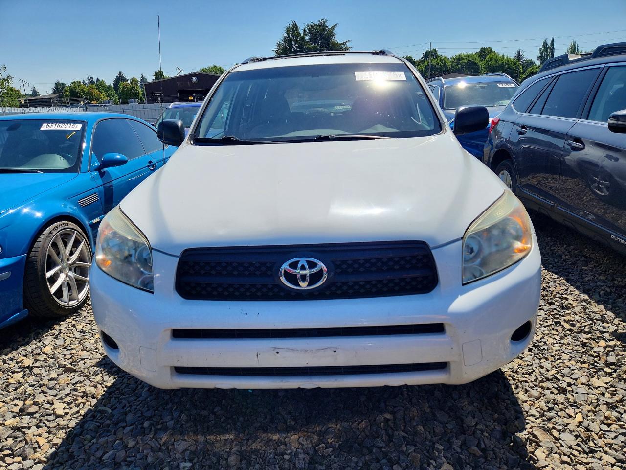 2006 Toyota Rav4 Base White vin: JTMBD33V366020934