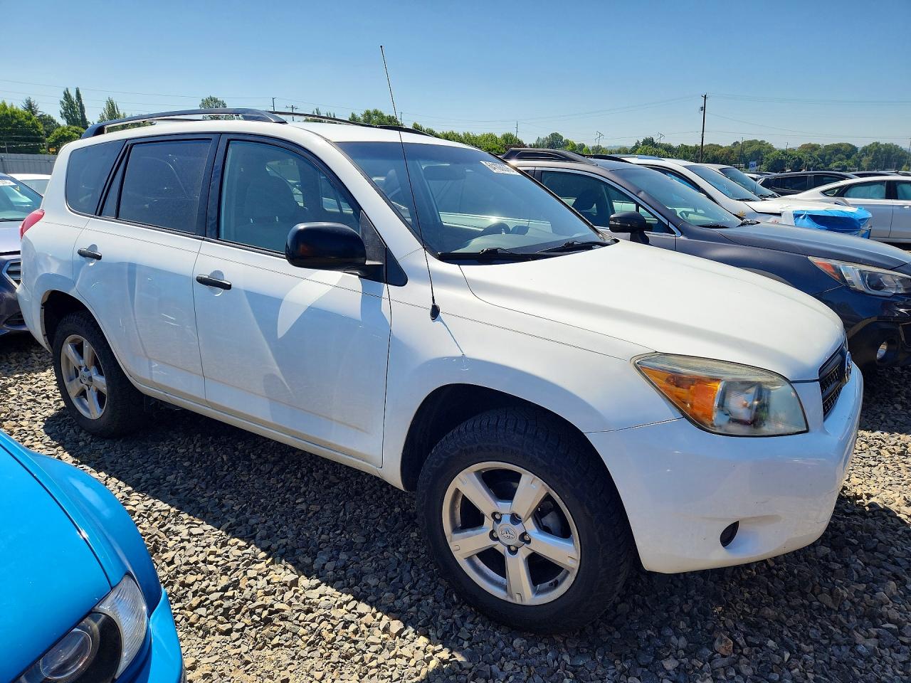 2006 Toyota Rav4 Base White vin: JTMBD33V366020934