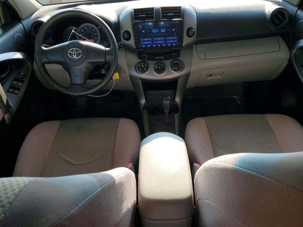 2006 Toyota Rav4 Base White vin: JTMBD33V366020934