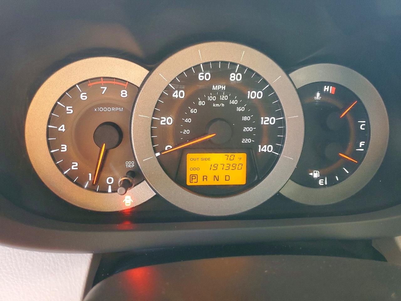 2006 Toyota Rav4 Base White vin: JTMBD33V366020934