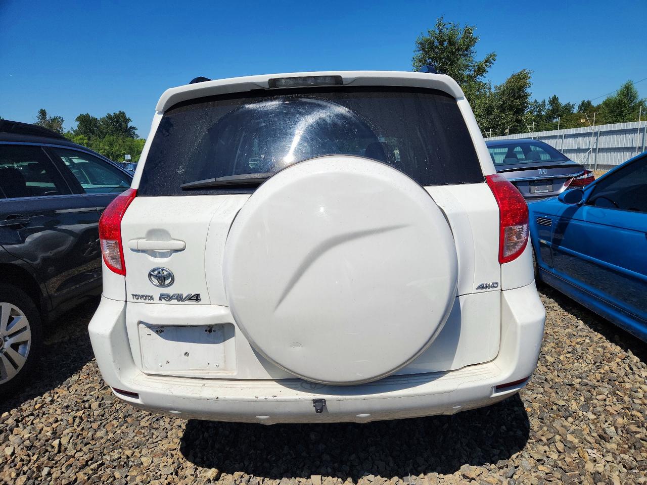 2006 Toyota Rav4 Base White vin: JTMBD33V366020934