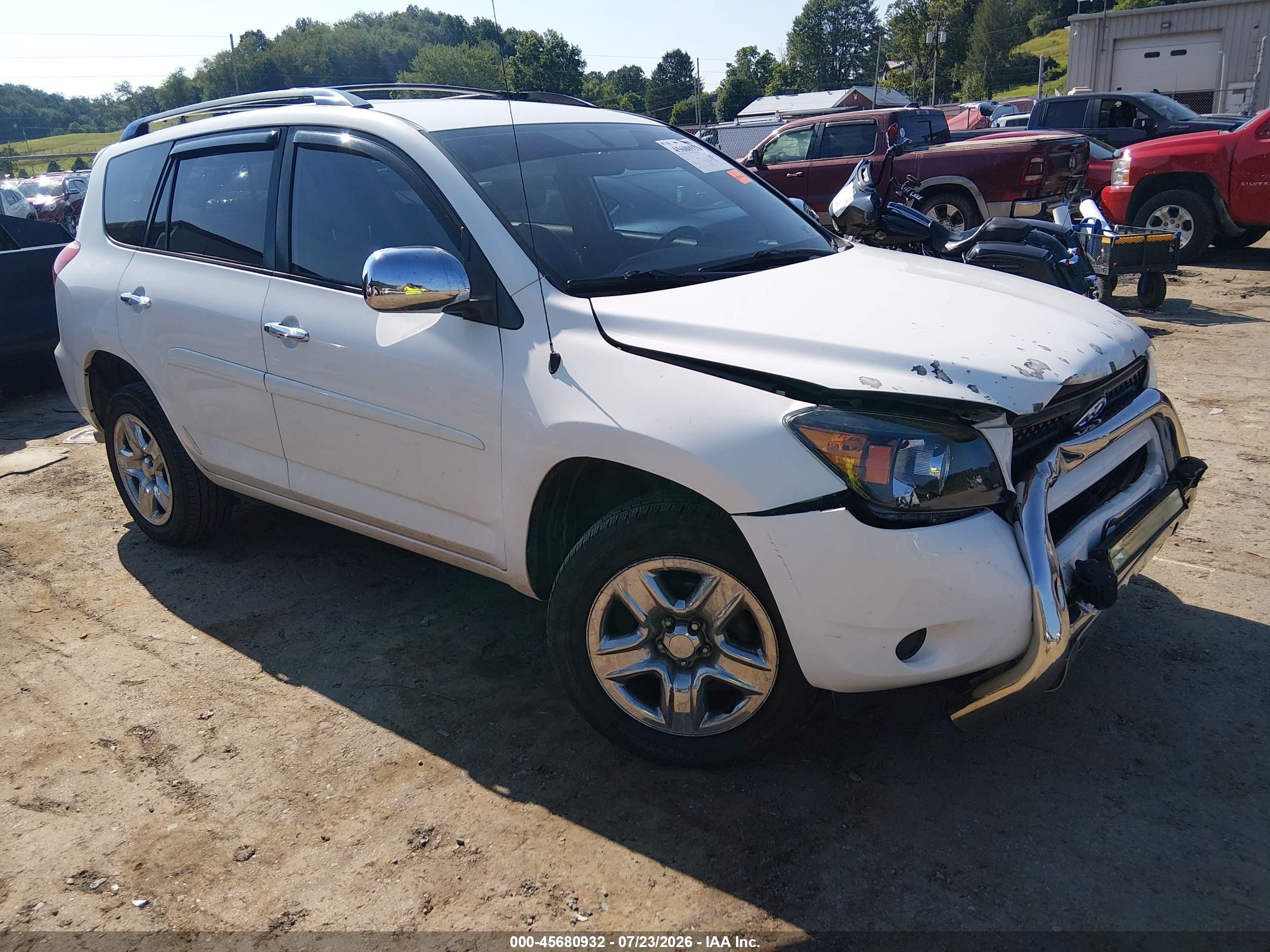 2007 Toyota Rav4 White vin: JTMBD33V375075438