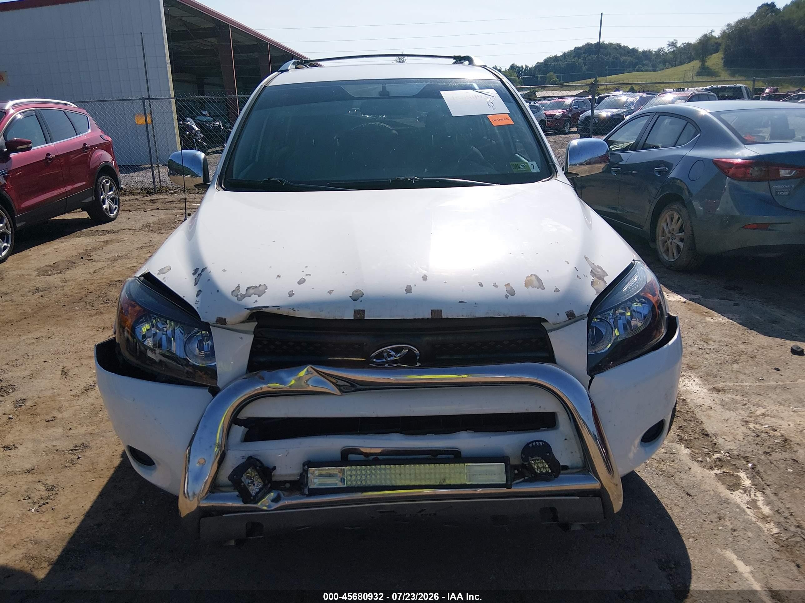 2007 Toyota Rav4 White vin: JTMBD33V375075438