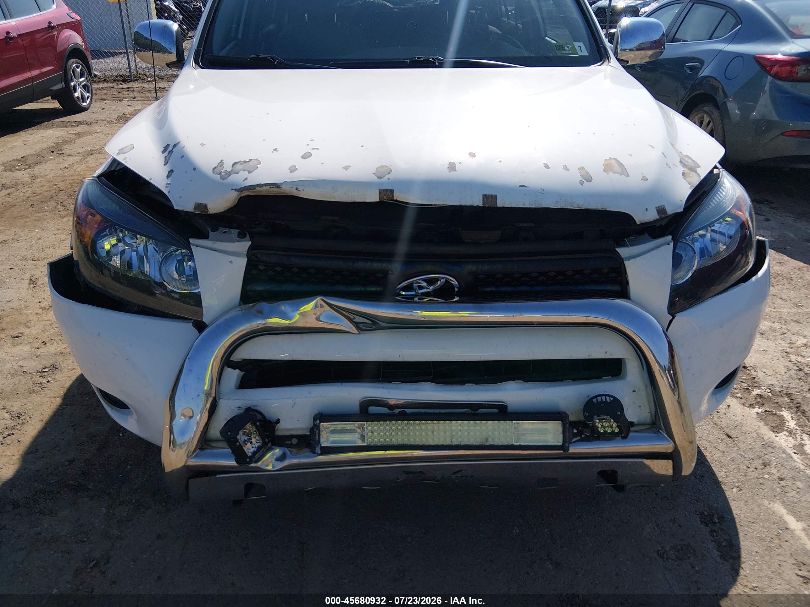 2007 Toyota Rav4 White vin: JTMBD33V375075438