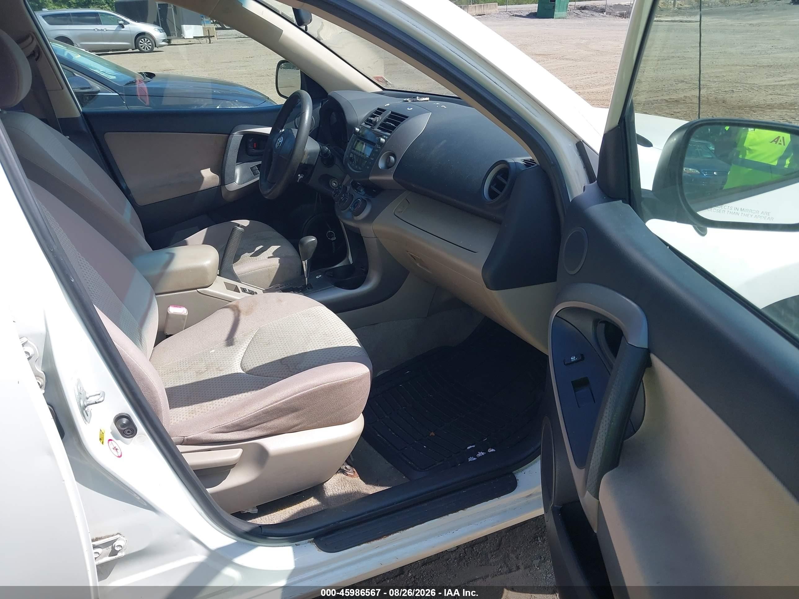 2007 Toyota Rav4   White vin: JTMBD33V376038089