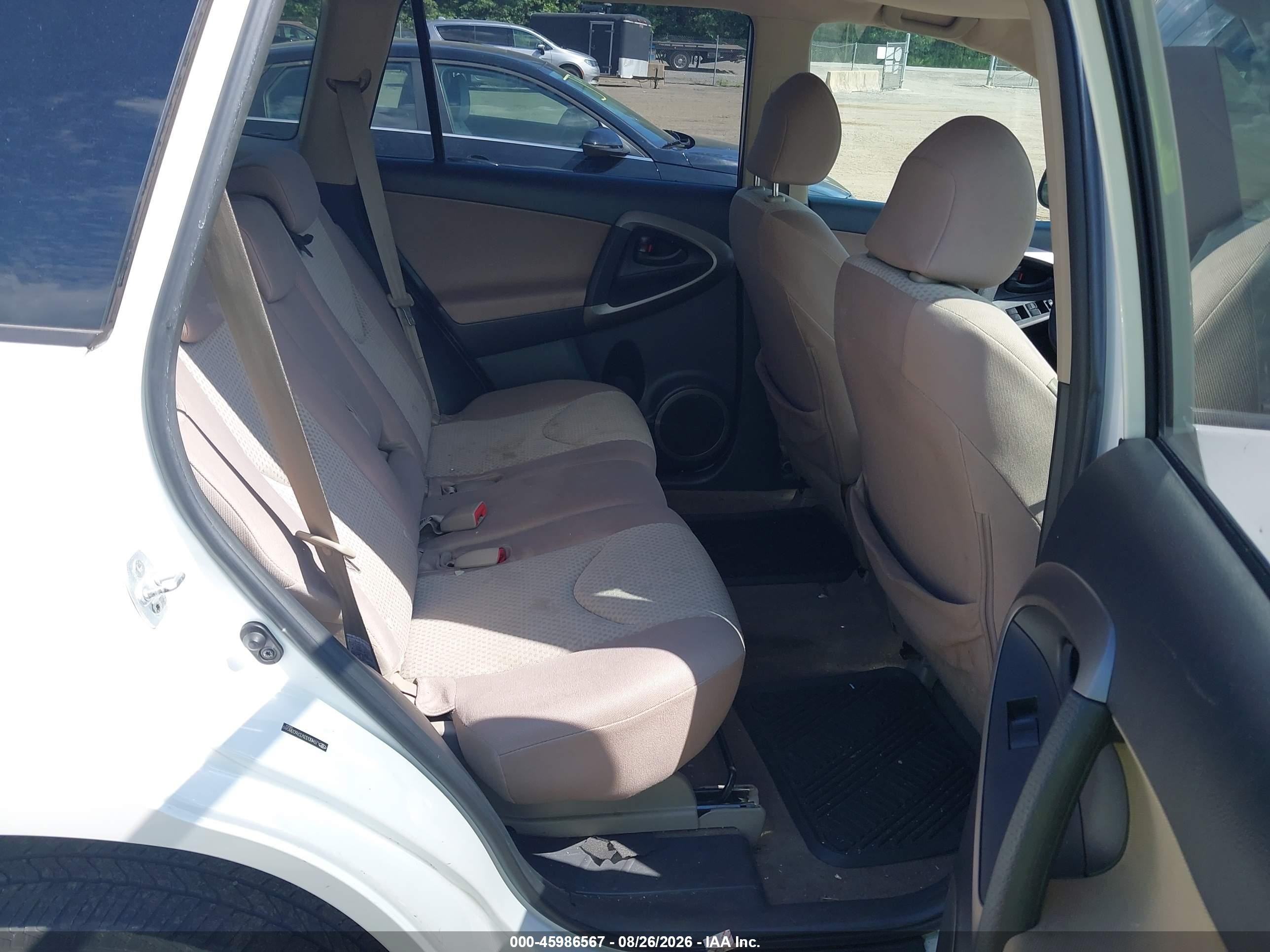 2007 Toyota Rav4   White vin: JTMBD33V376038089