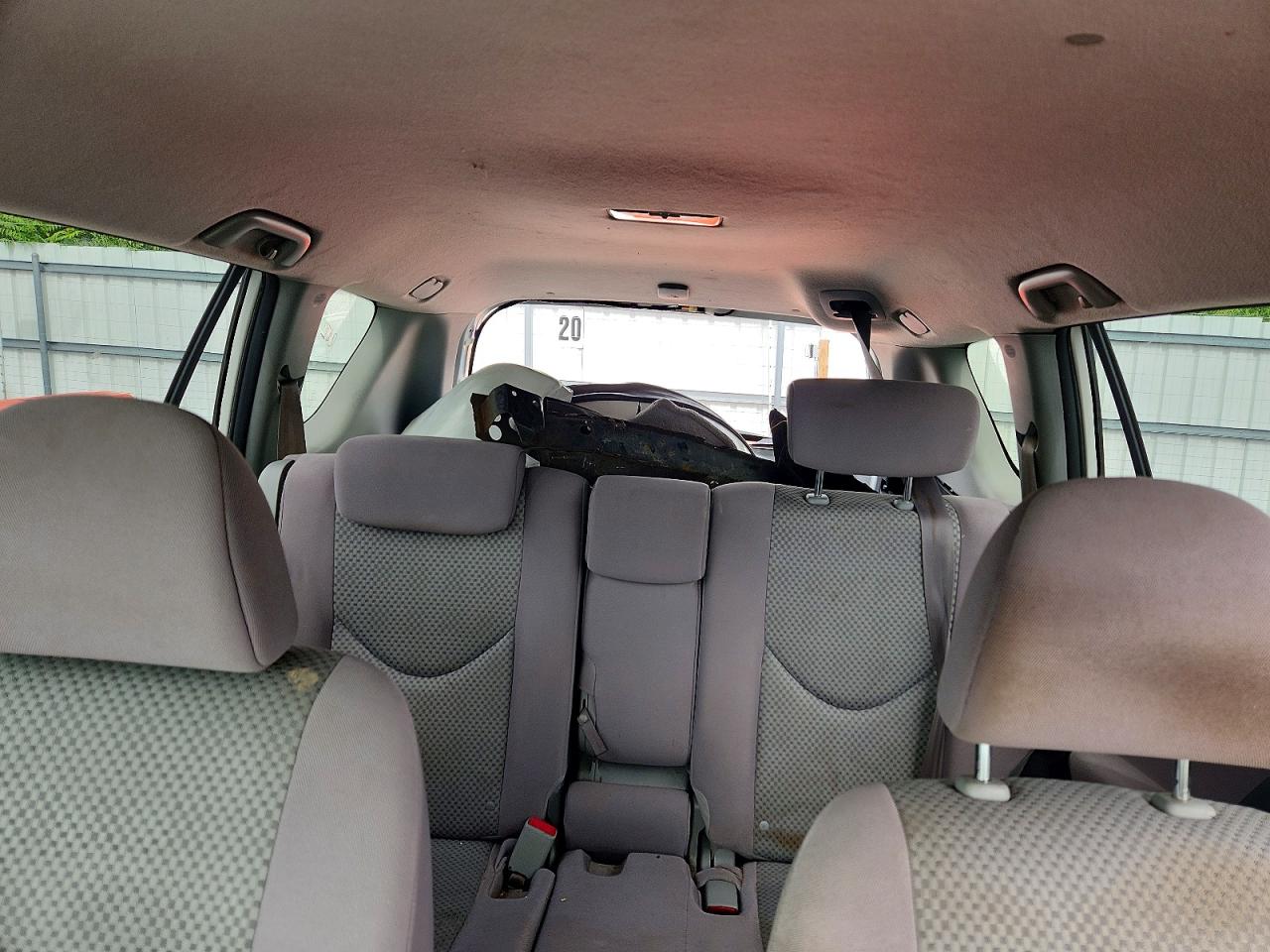 2008 Toyota Rav4 Base White vin: JTMBD33V385200973