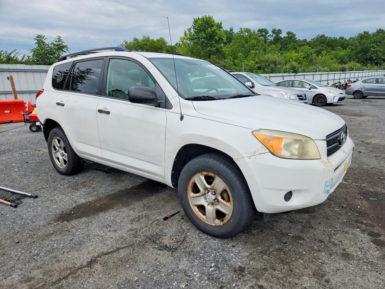 2008 Toyota Rav4 Base White vin: JTMBD33V385200973
