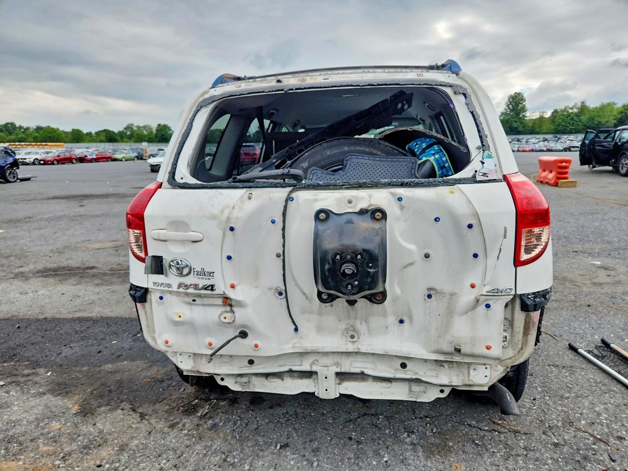 2008 Toyota Rav4 Base White vin: JTMBD33V385200973