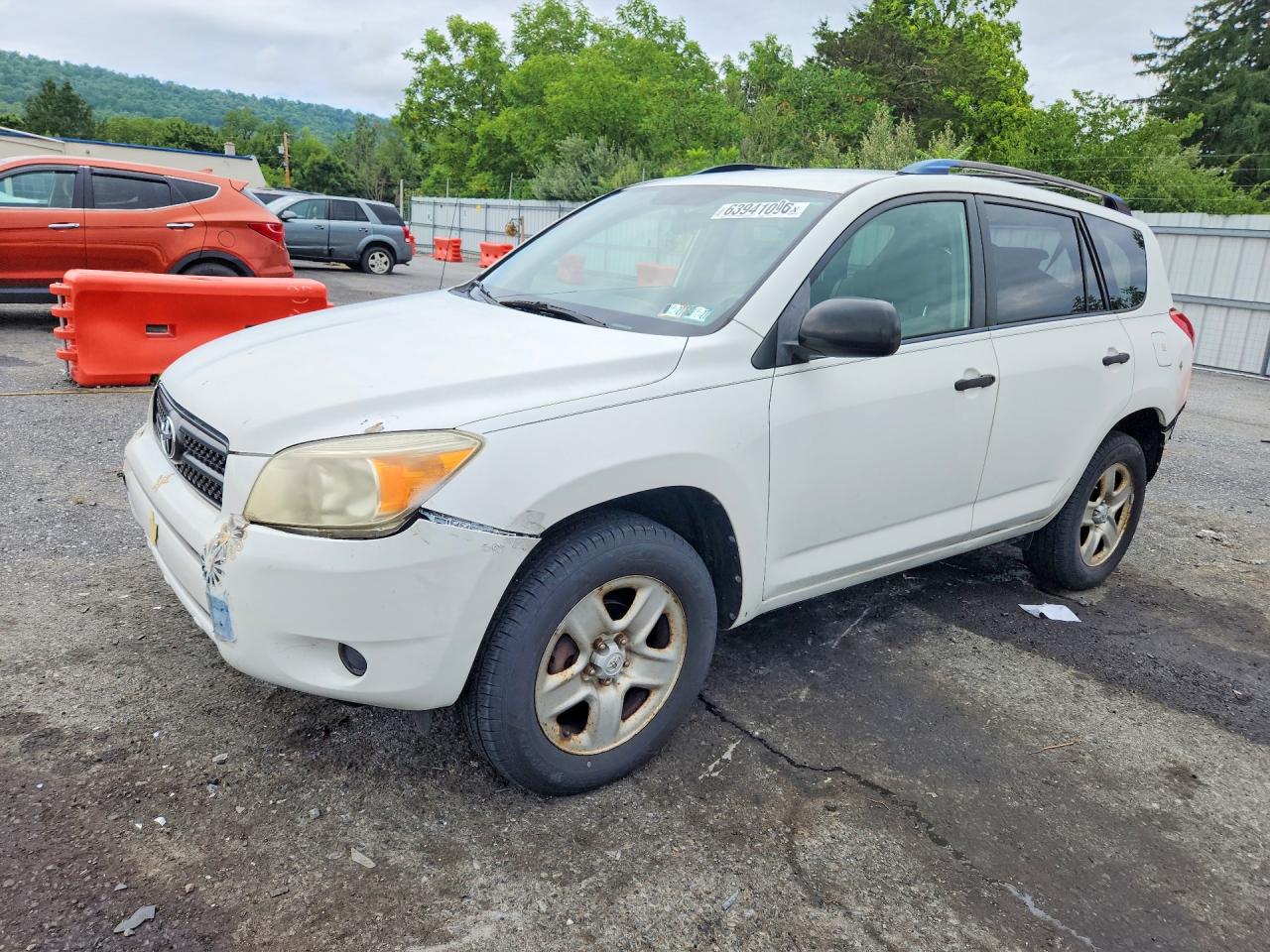 2008 Toyota Rav4 Base White vin: JTMBD33V385200973