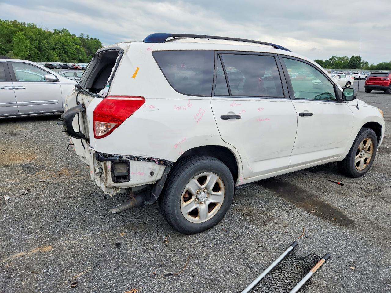 2008 Toyota Rav4 Base White vin: JTMBD33V385200973