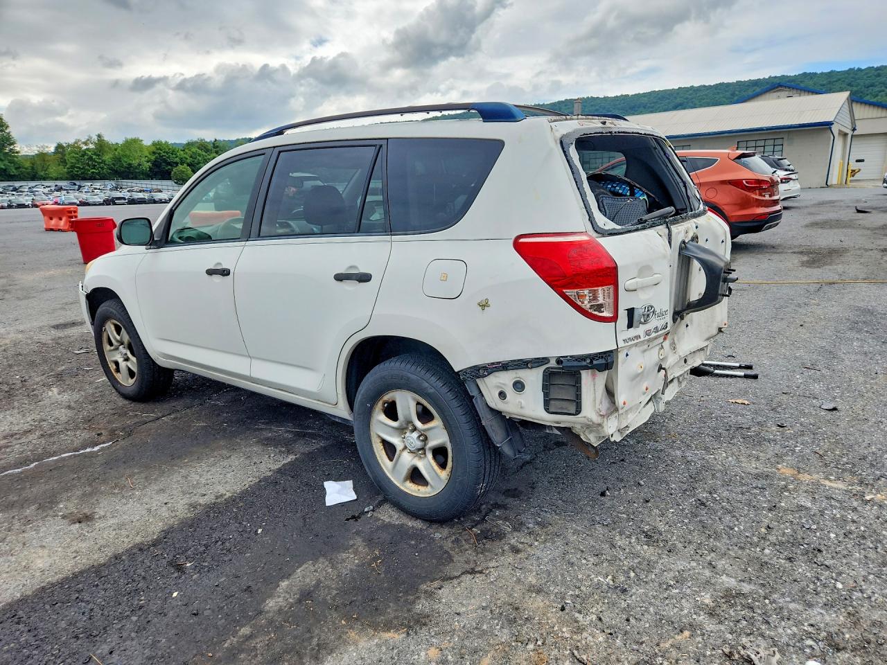 2008 Toyota Rav4 Base White vin: JTMBD33V385200973