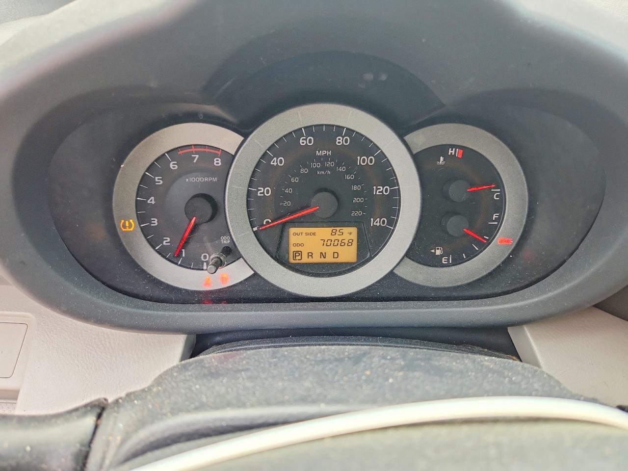 2008 Toyota Rav4 Base White vin: JTMBD33V385200973