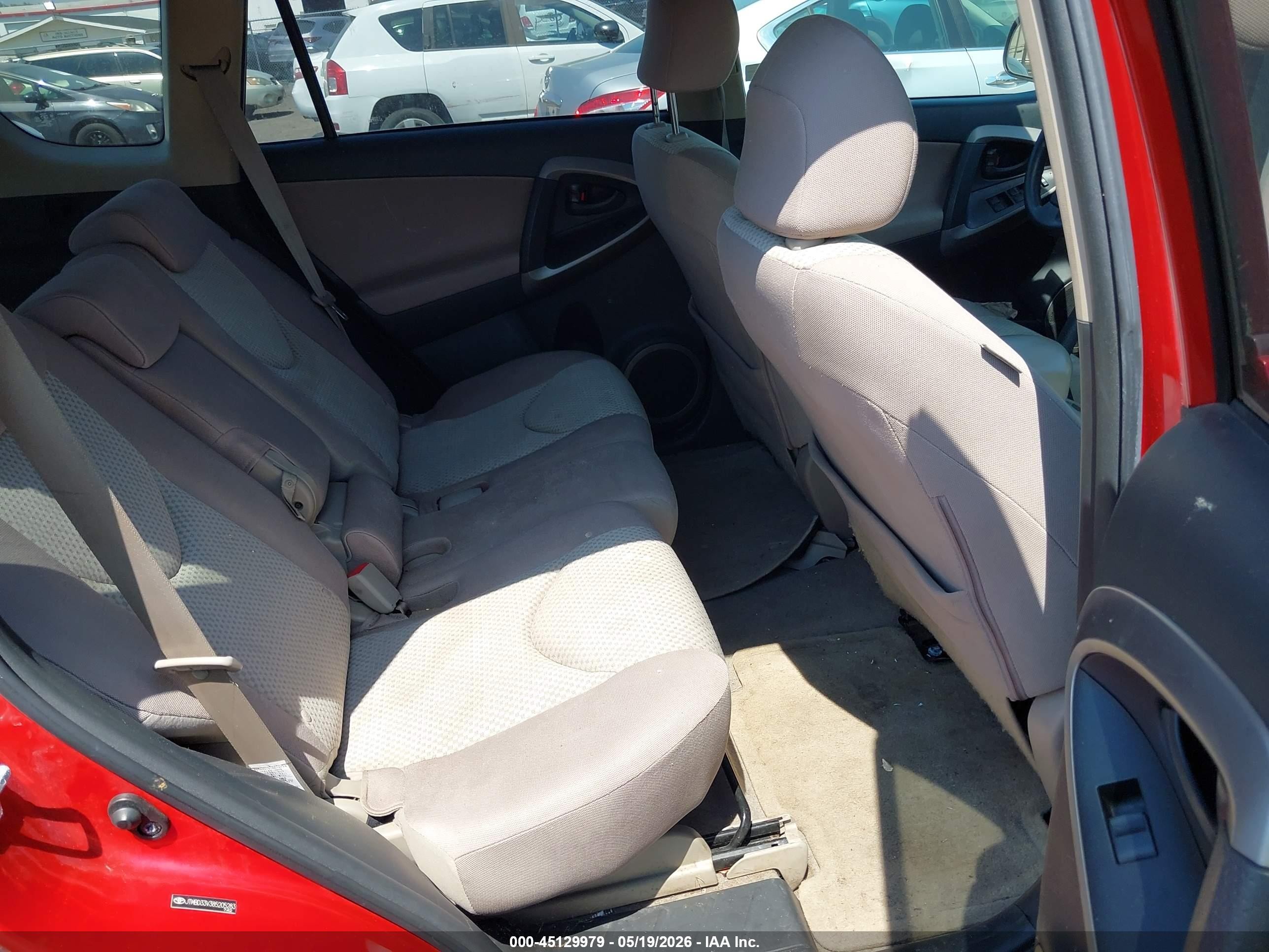 2008 Toyota Rav4   Red vin: JTMBD33V385205283